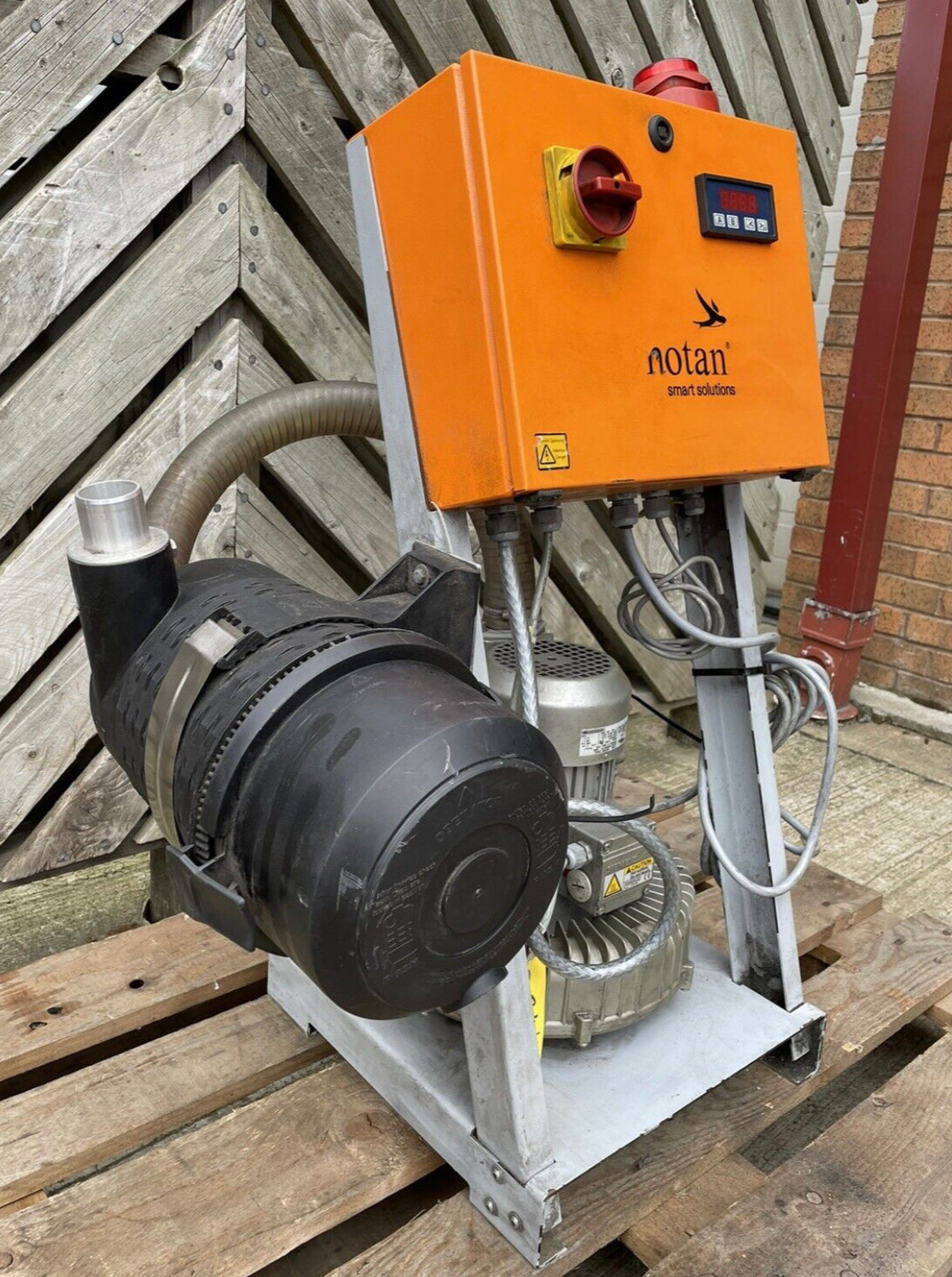 Gardner Denver Vacuum Pump 50 Hz 1.3 kW 2800/min 185-225 V 6.9 A 320-390 V 4.0 A