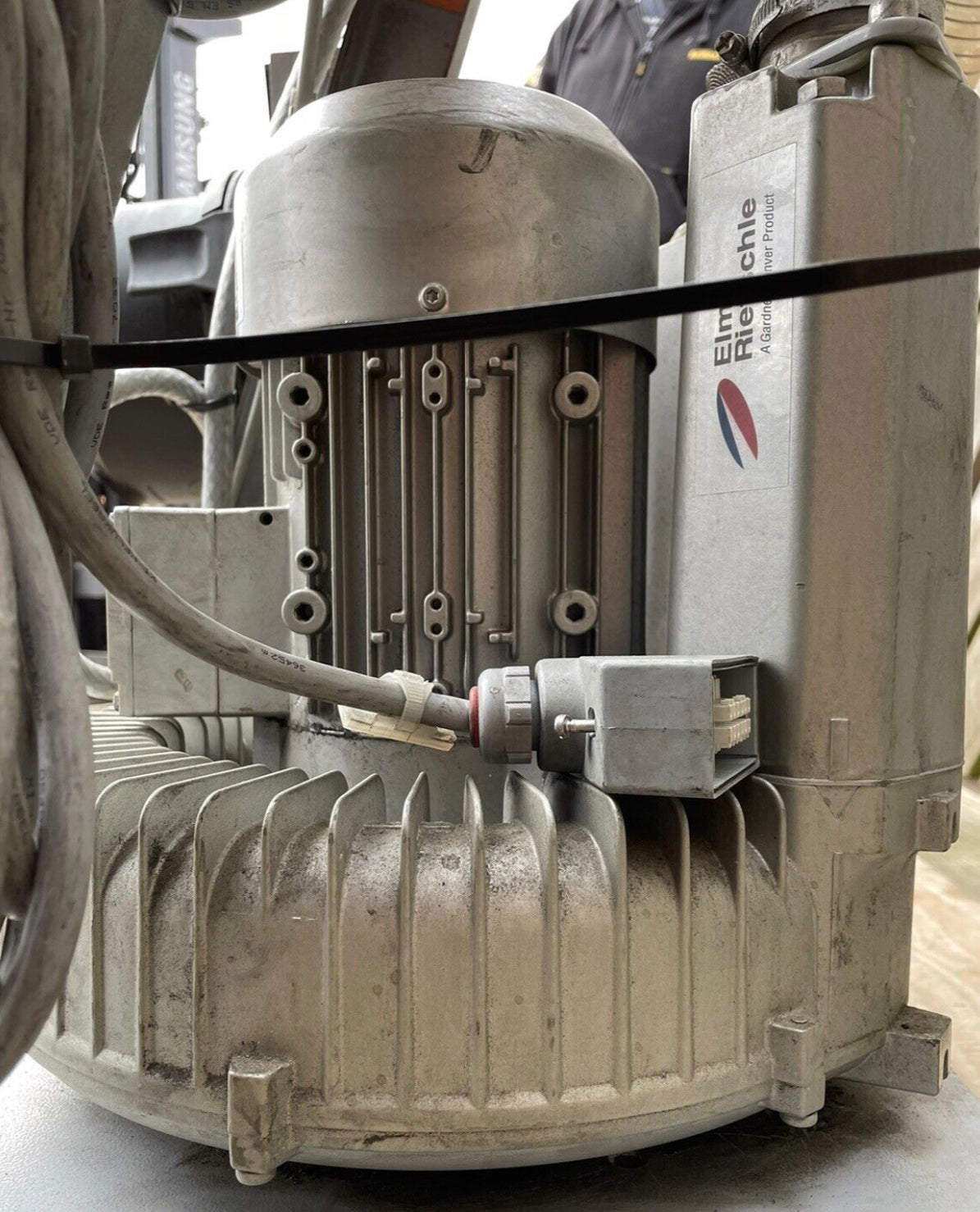 Gardner Denver Vacuum Pump 50 Hz 1.3 kW 2800/min 185-225 V 6.9 A 320-390 V 4.0 A