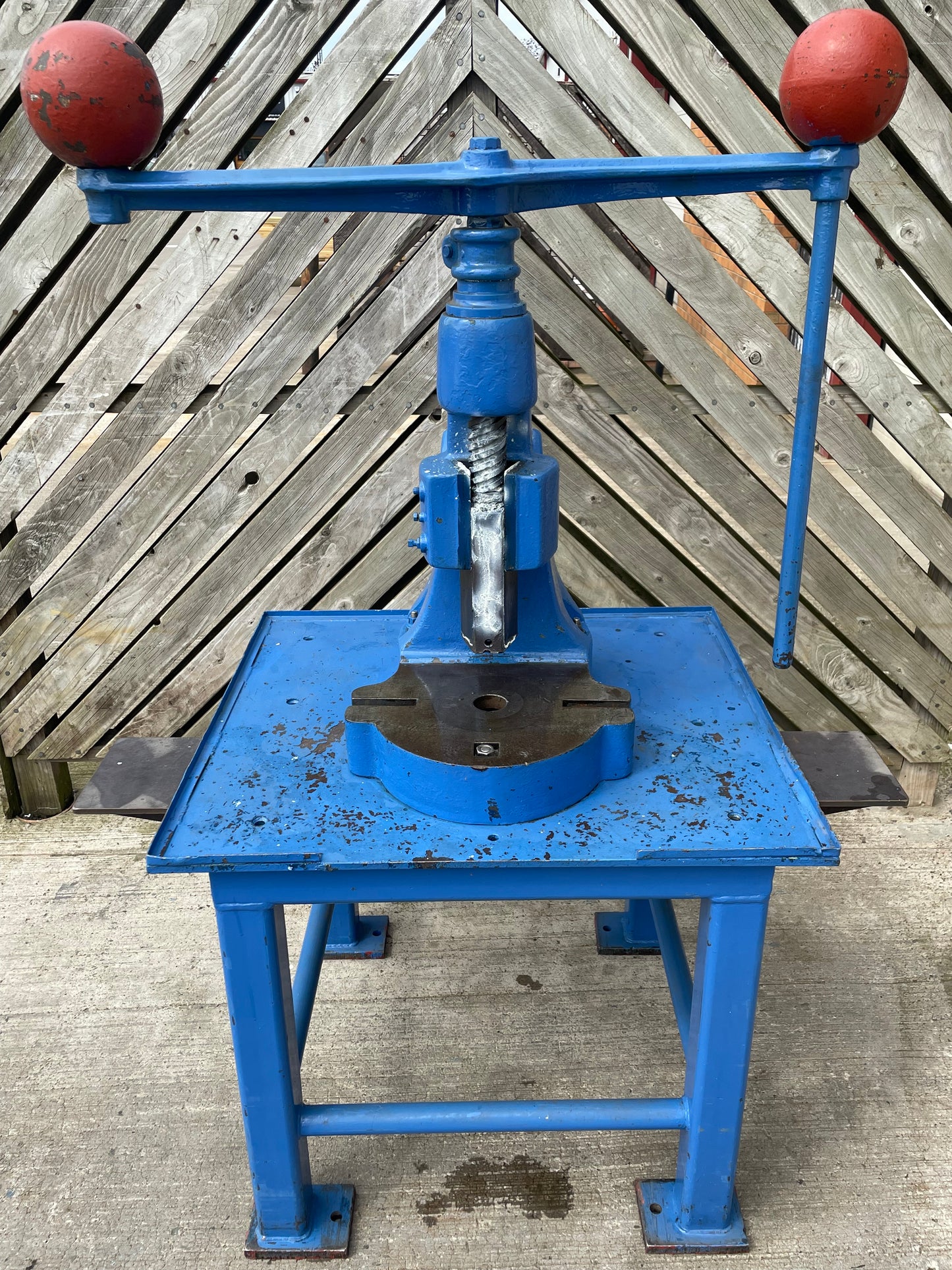 No 6 DB Deep Bed THE DENBIGH Fly Press - Twin Weights On Table - GREAT CONDITION