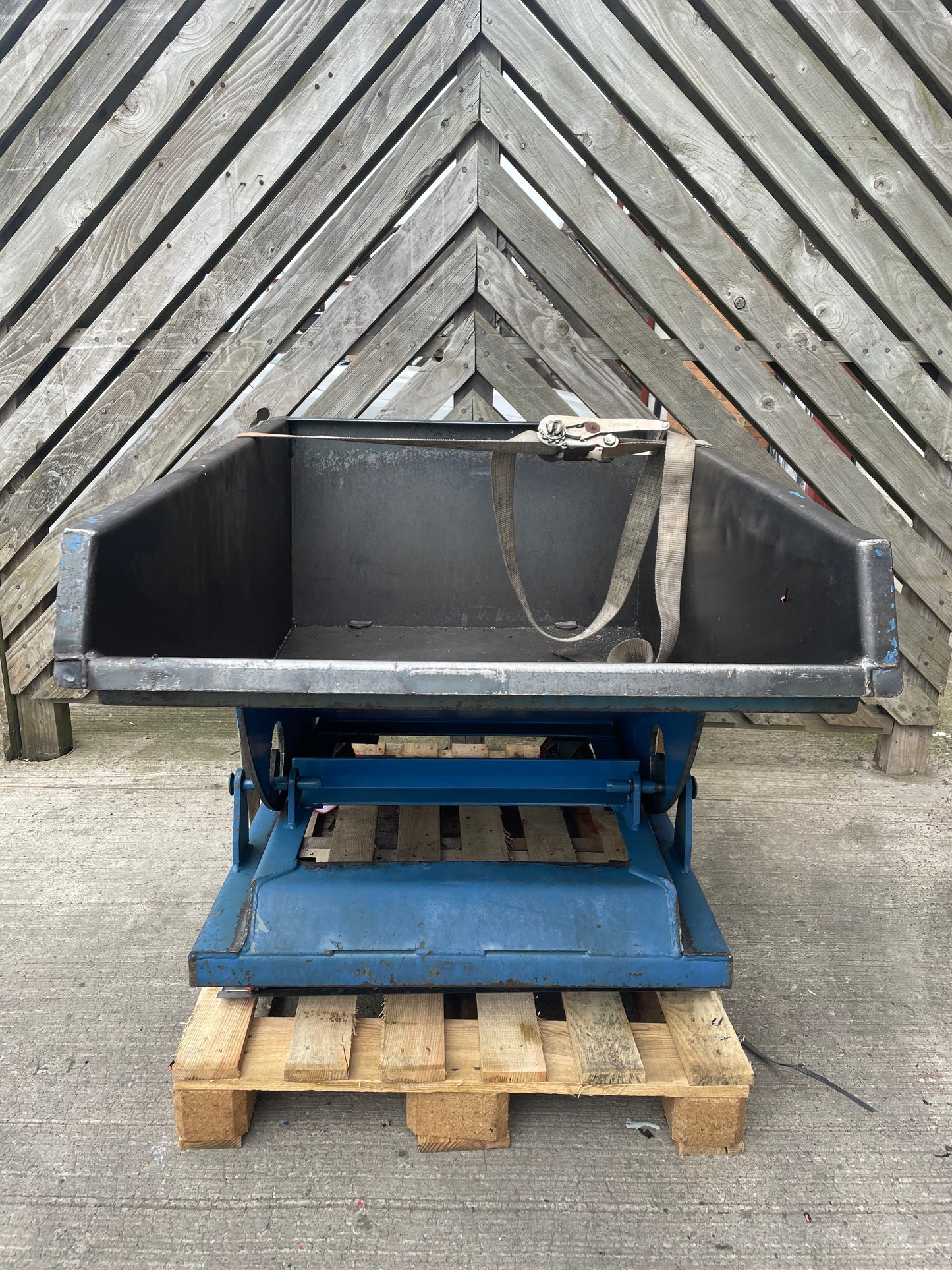 Tipping Swarf Bin for CNC lathe or Machining Centre - Forklift Tipping Skip