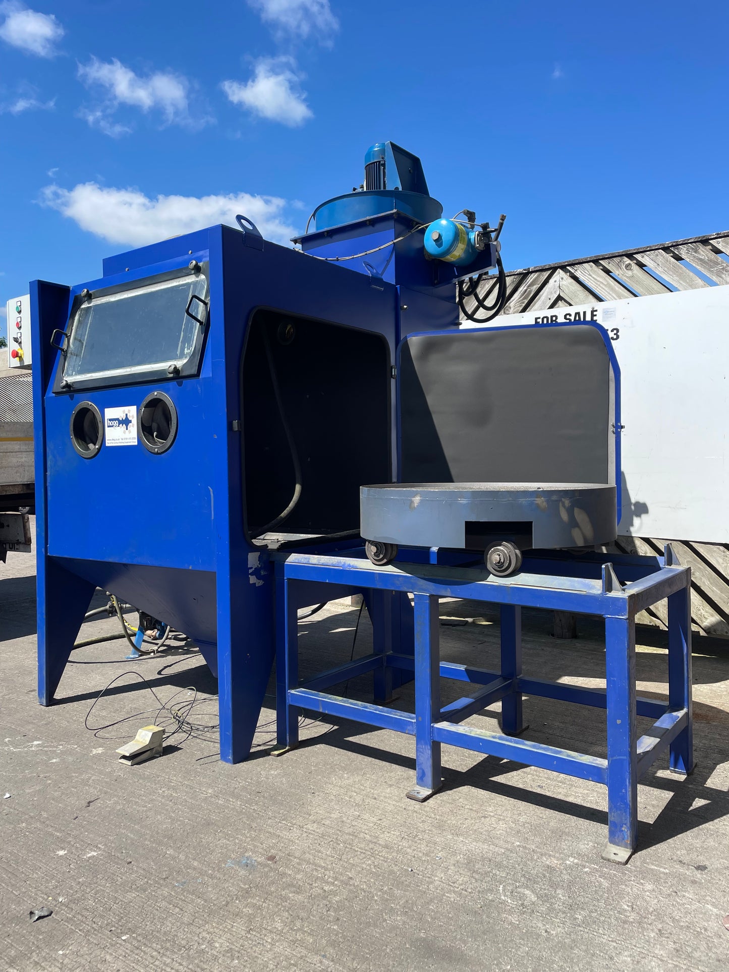 HOGG LARGE PRESSURE CABINET EXTRACTOR SHOT BLASTING BEAD BLAST SAND GRIT