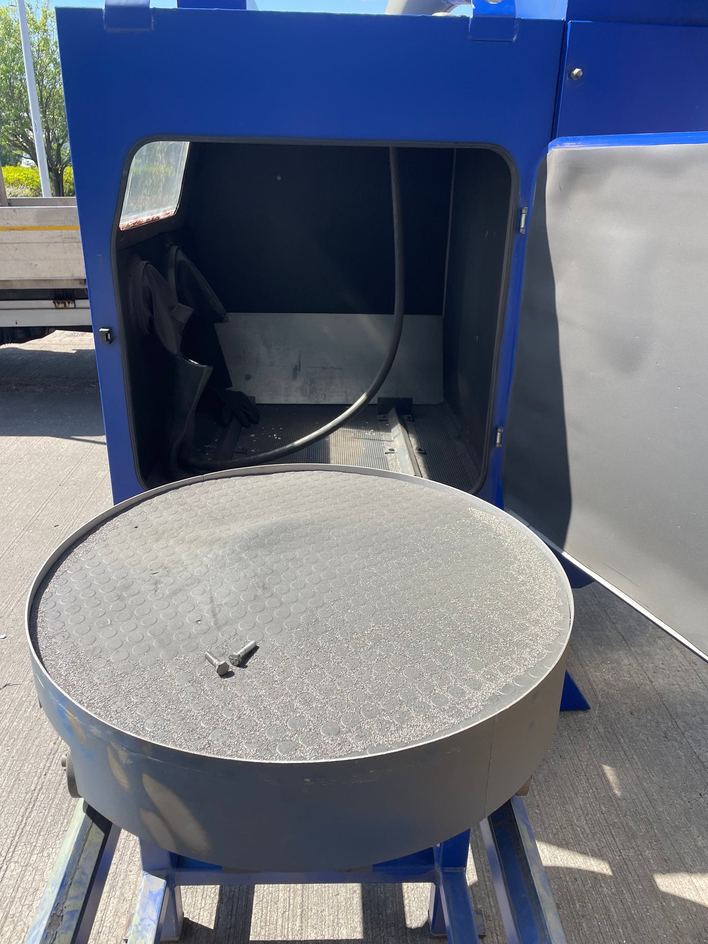 HOGG LARGE PRESSURE CABINET EXTRACTOR SHOT BLASTING BEAD BLAST SAND GRIT