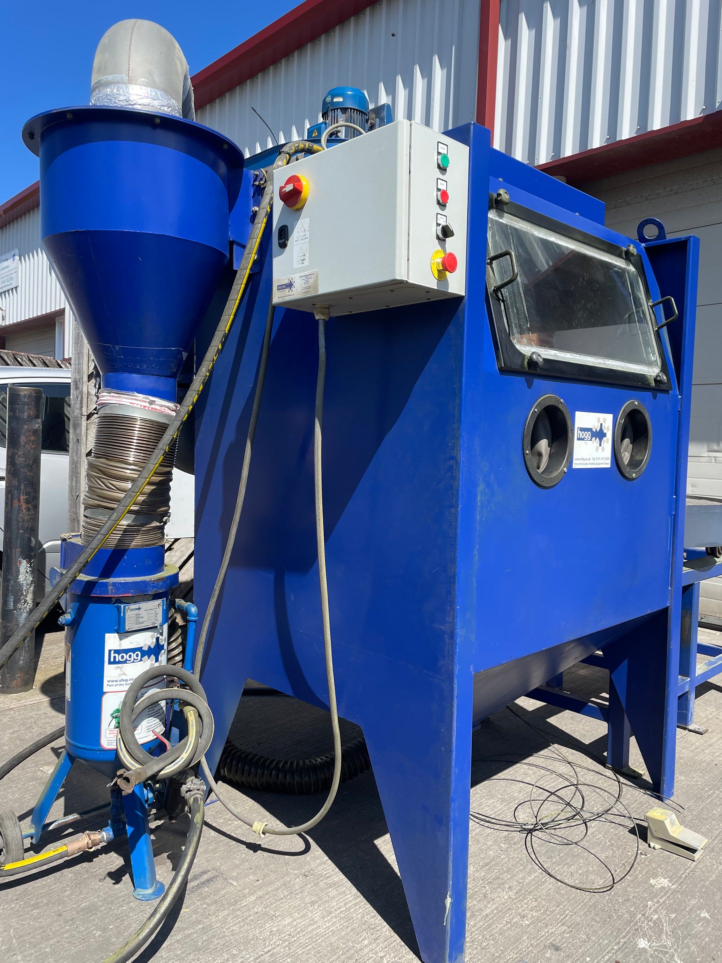 HOGG LARGE PRESSURE CABINET EXTRACTOR SHOT BLASTING BEAD BLAST SAND GRIT
