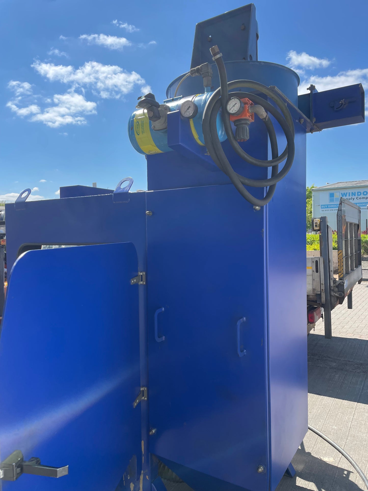 HOGG LARGE PRESSURE CABINET EXTRACTOR SHOT BLASTING BEAD BLAST SAND GRIT
