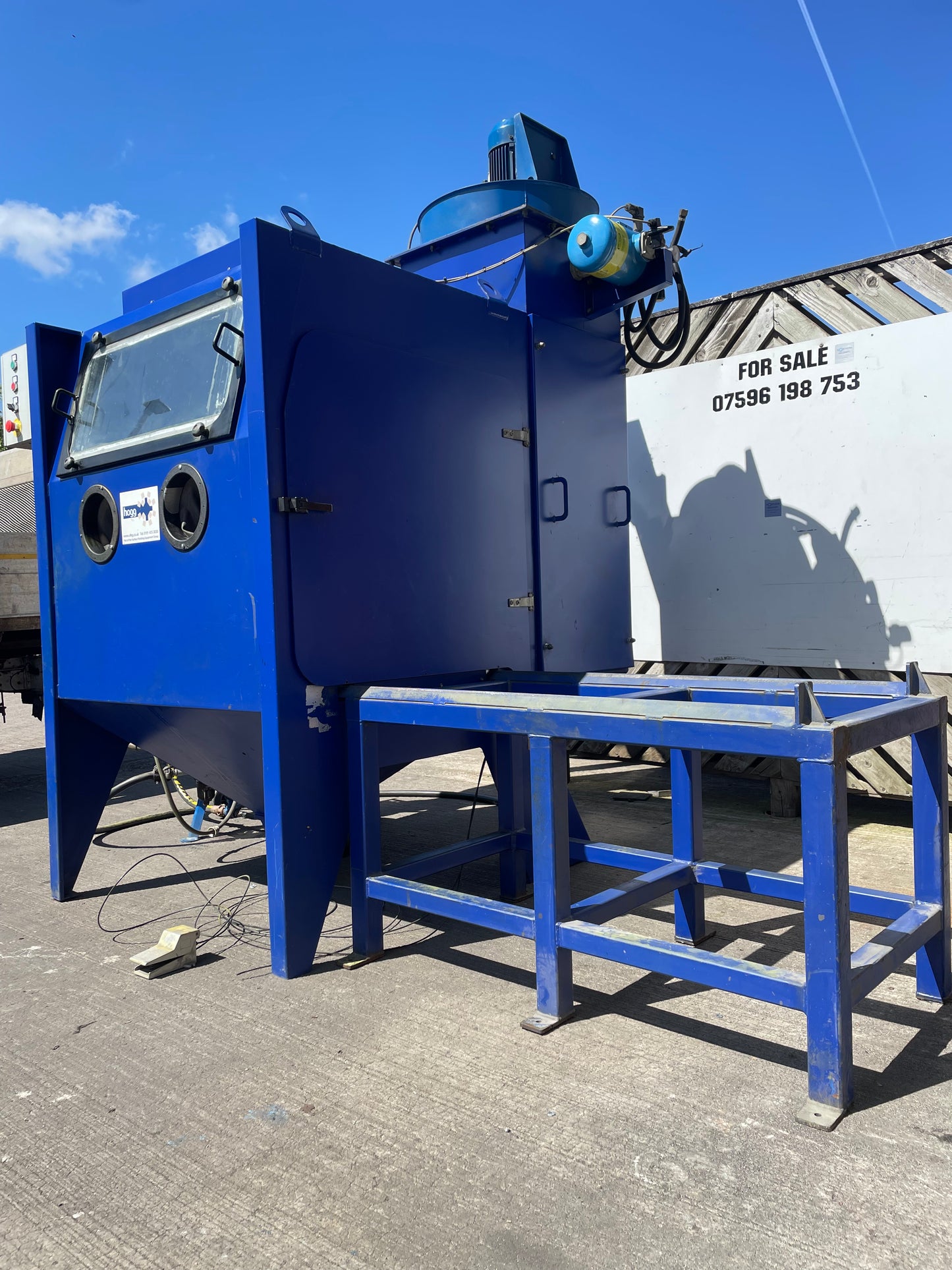 HOGG LARGE PRESSURE CABINET EXTRACTOR SHOT BLASTING BEAD BLAST SAND GRIT