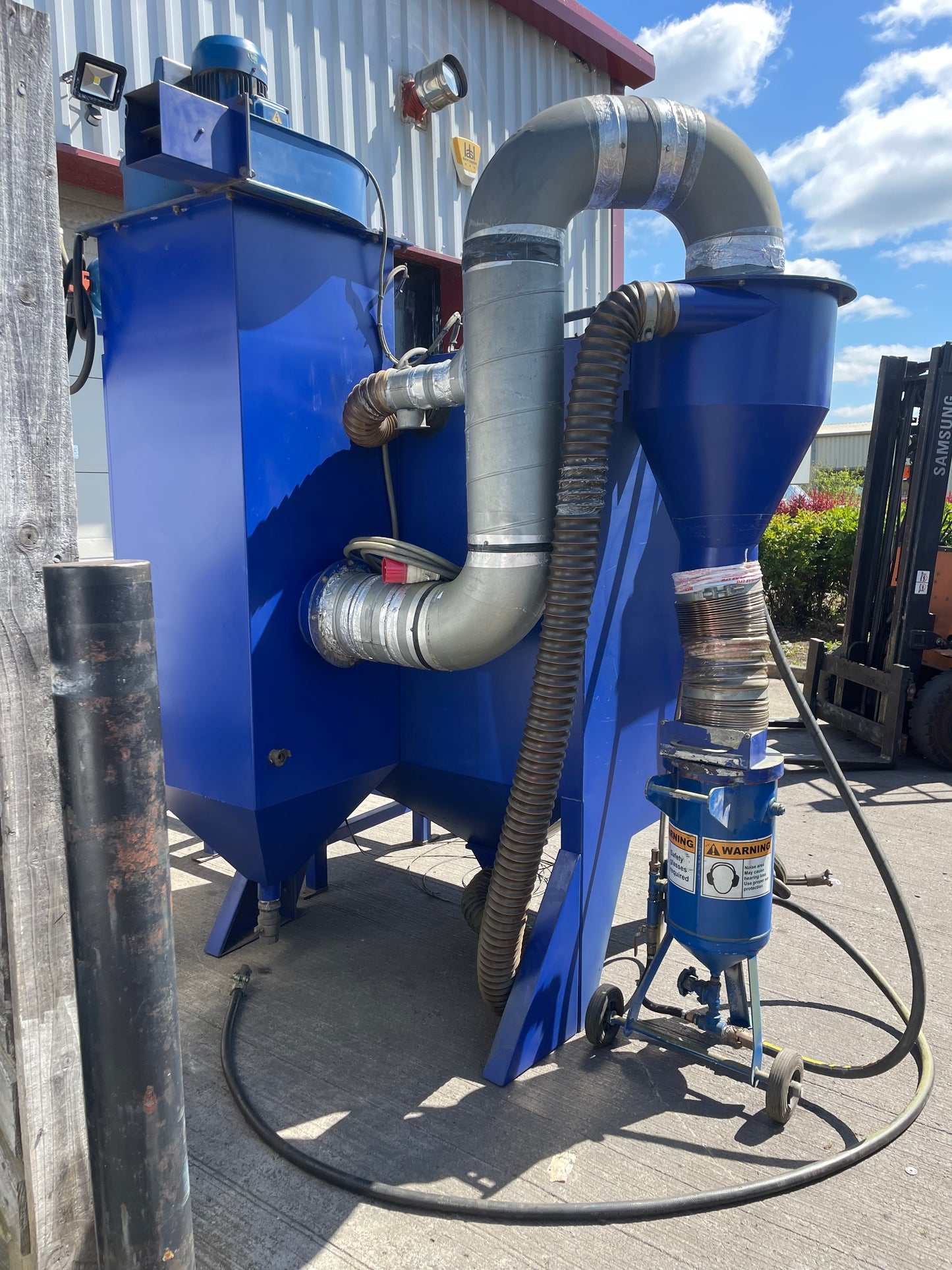 HOGG LARGE PRESSURE CABINET EXTRACTOR SHOT BLASTING BEAD BLAST SAND GRIT