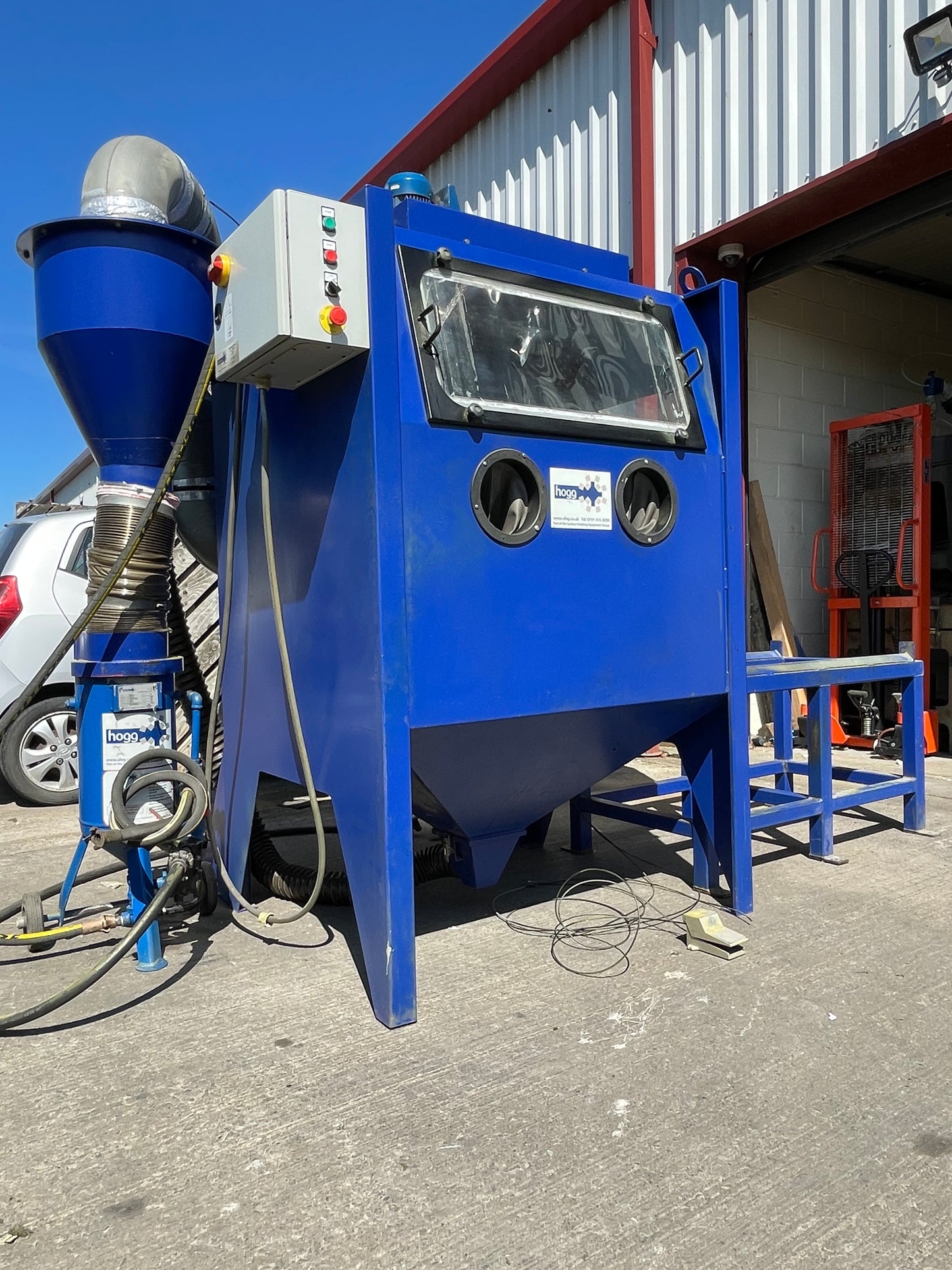 HOGG LARGE PRESSURE CABINET EXTRACTOR SHOT BLASTING BEAD BLAST SAND GRIT