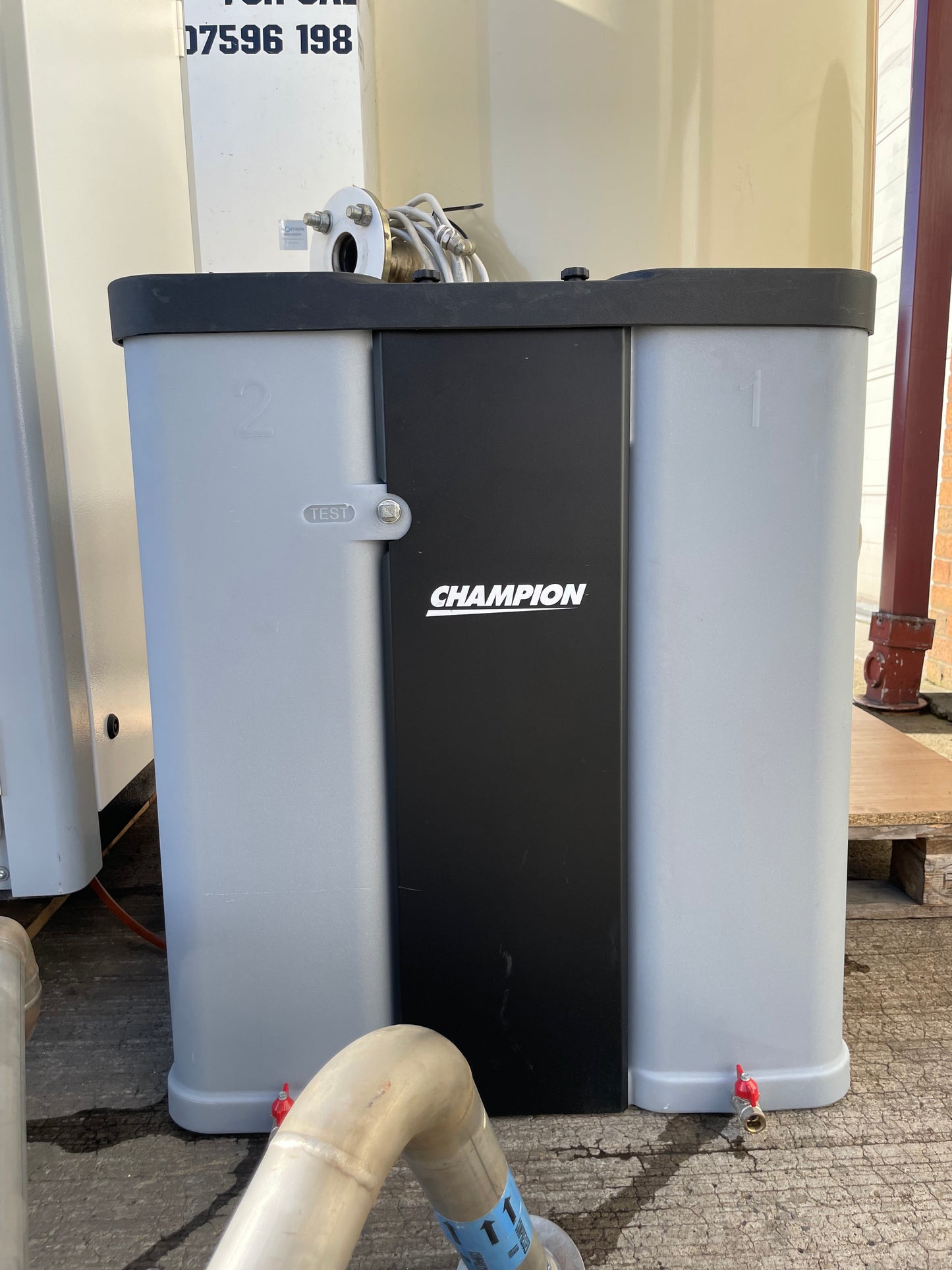 Champion  FM37RS Invertor Screw Compressor 800 hours  + 1000L tank + Water Trap
