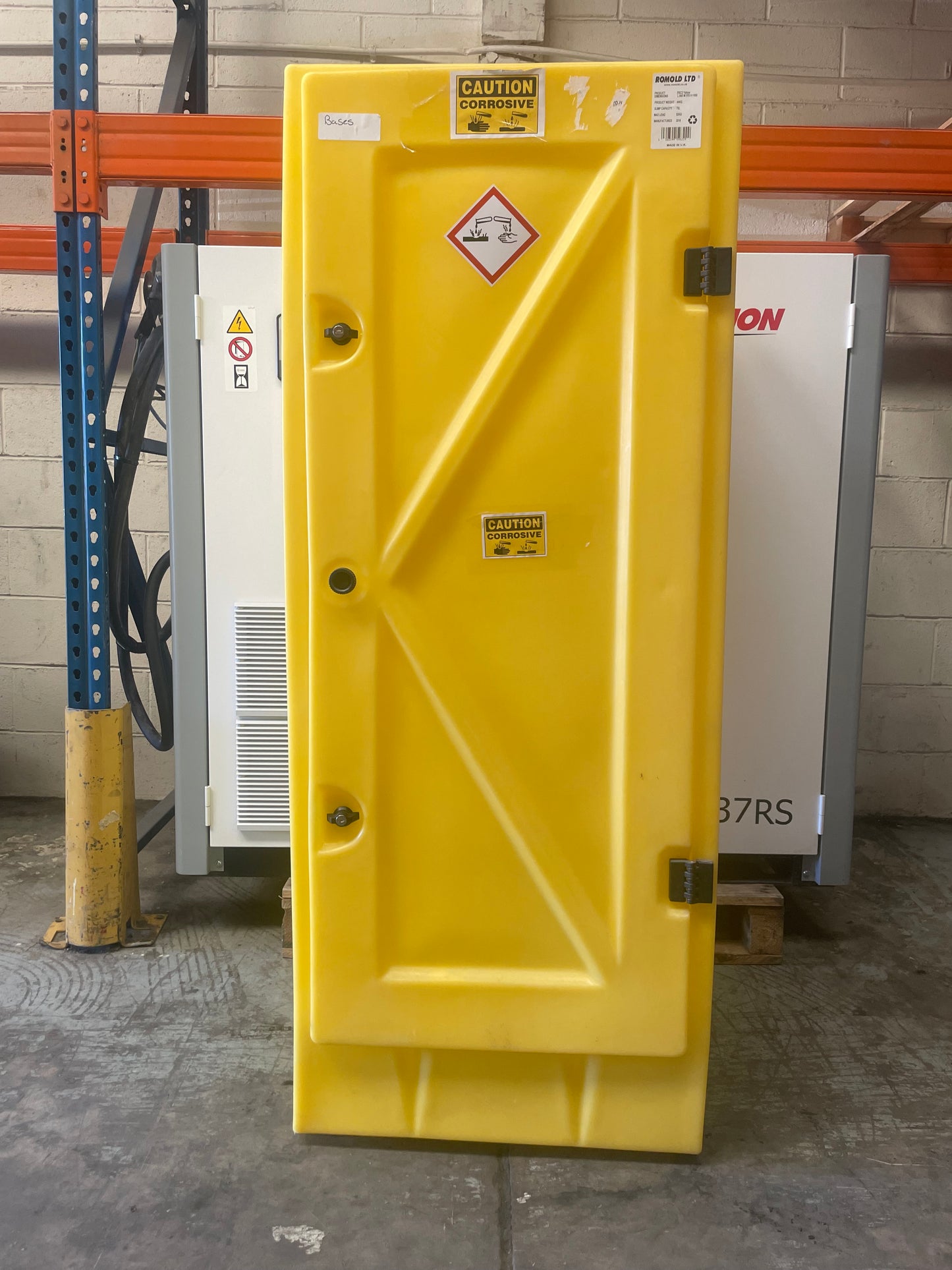 Liquid Chemical Hazardous Storage Cabinet COSHH ( BUND 70 L SPILL CAPACITY  )