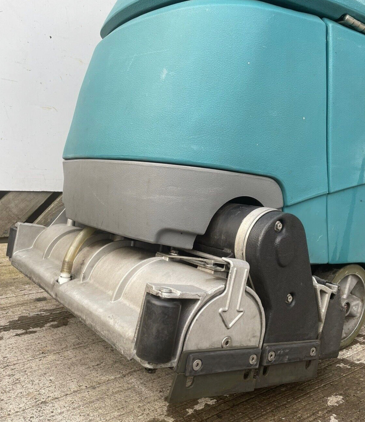 Tennant T5 Industrial Pedestrian Scrubber Dryer - 240 volt