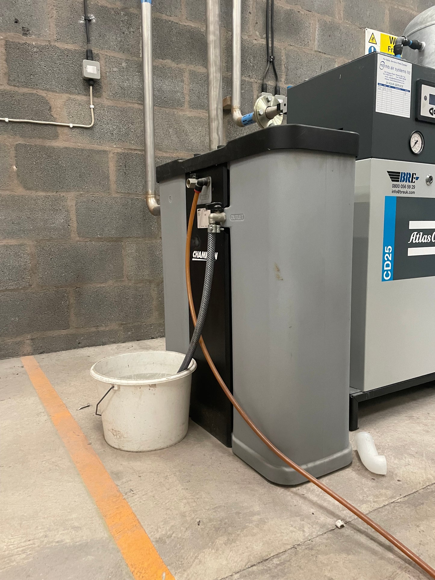 Champion  FM37RS Invertor Screw Compressor 800 hours  + 1000L tank + Water Trap