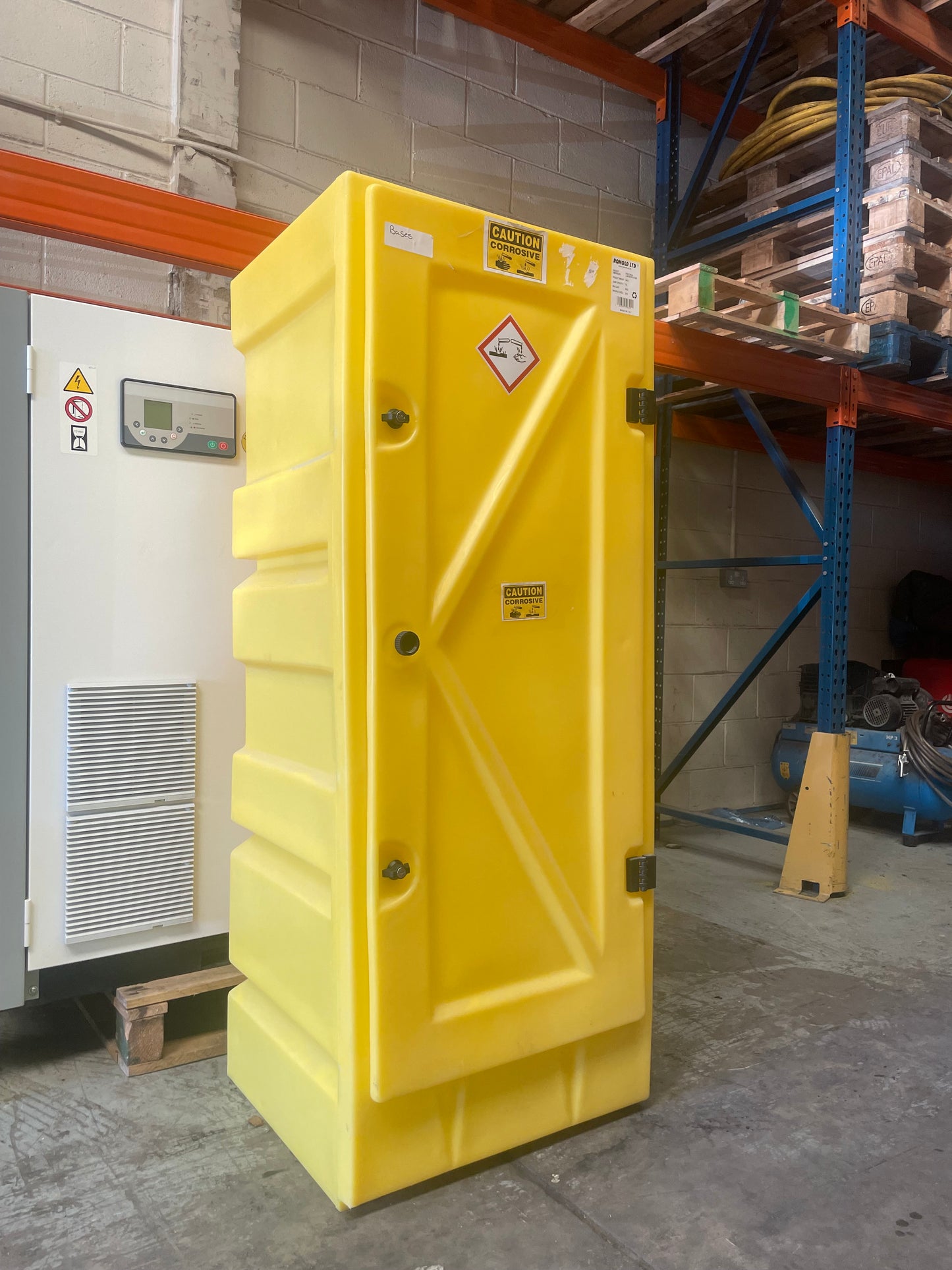 Liquid Chemical Hazardous Storage Cabinet COSHH ( BUND 70 L SPILL CAPACITY  )