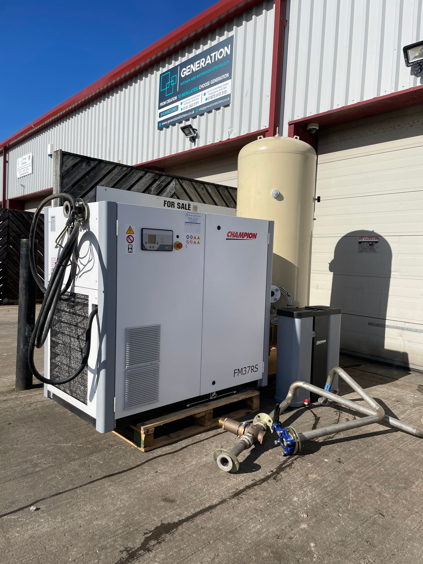 Champion  FM37RS Invertor Screw Compressor 800 hours  + 1000L tank + Water Trap