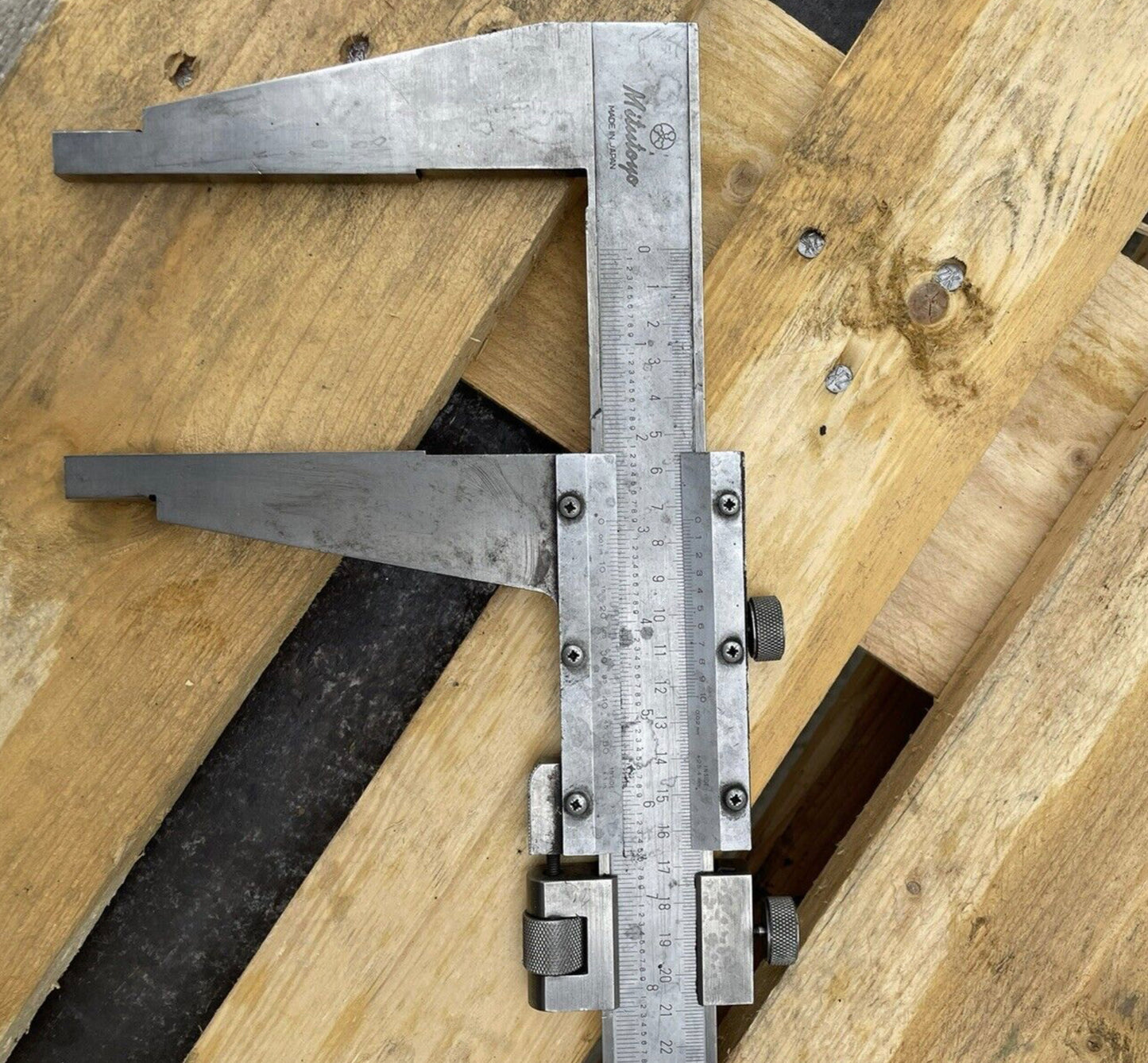 Mitutoyo 1050mm Vernier Calliper 40” (lot9)
