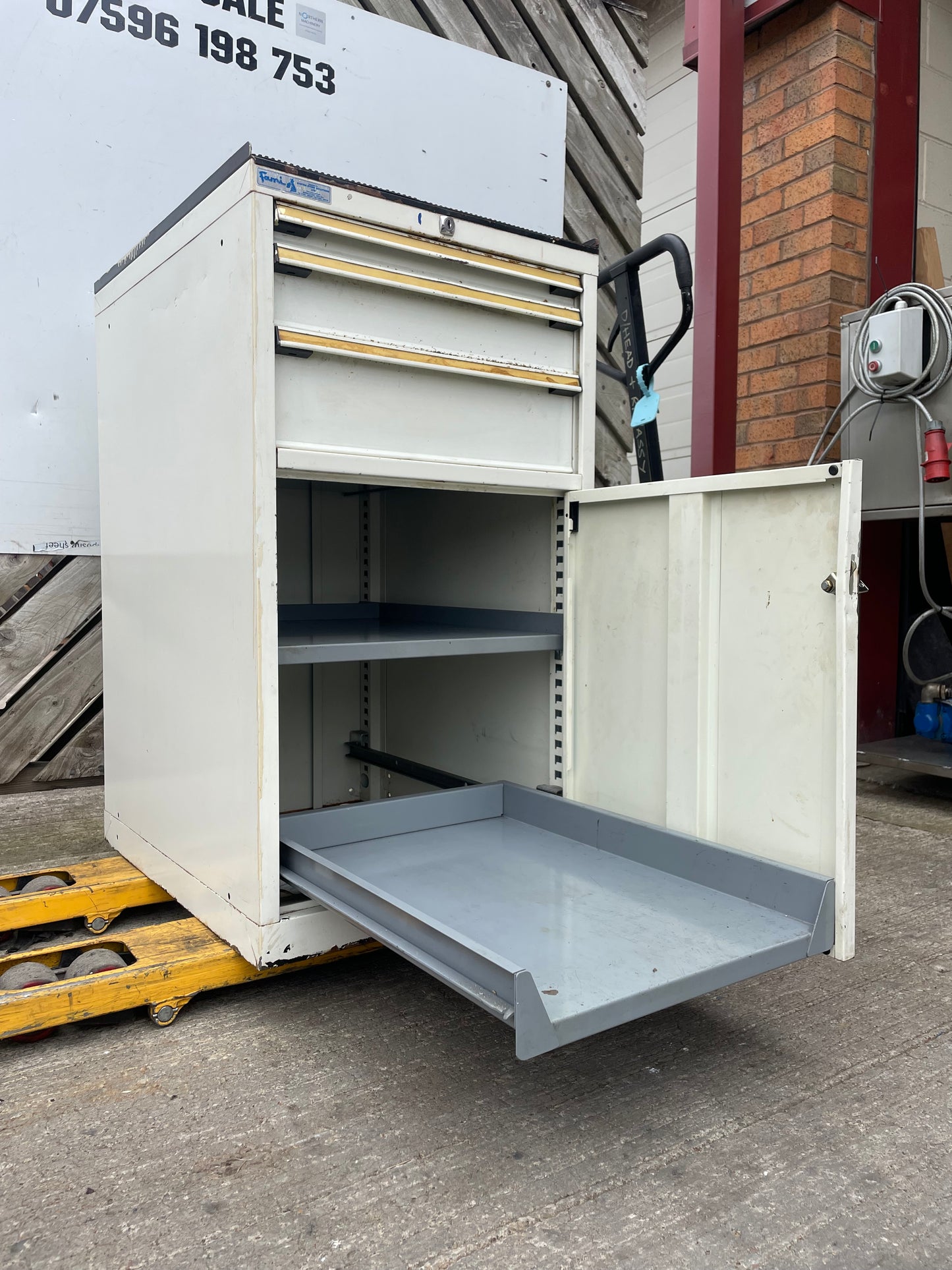 INDUSTRIAL TOOLING CABINET DRAWERS CNC ENGINEERING POLSTORE BOTT VIDMAR LISTA