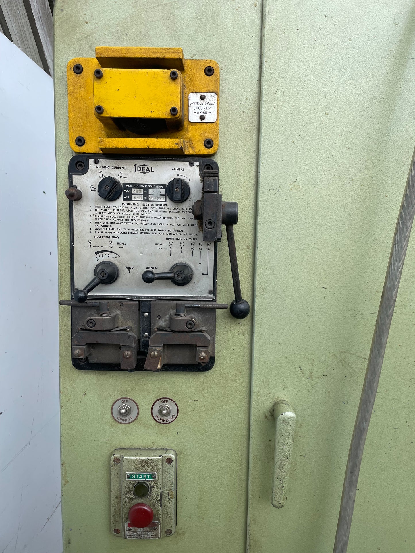 Startrite 24-V-10 Vertical Bandsaw