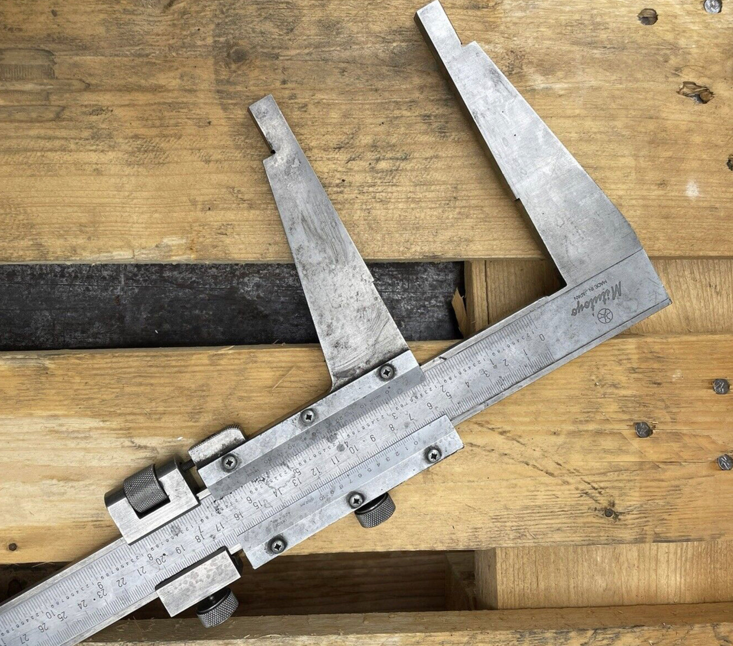 Mitutoyo 1050mm Vernier Calliper 40” (lot9)