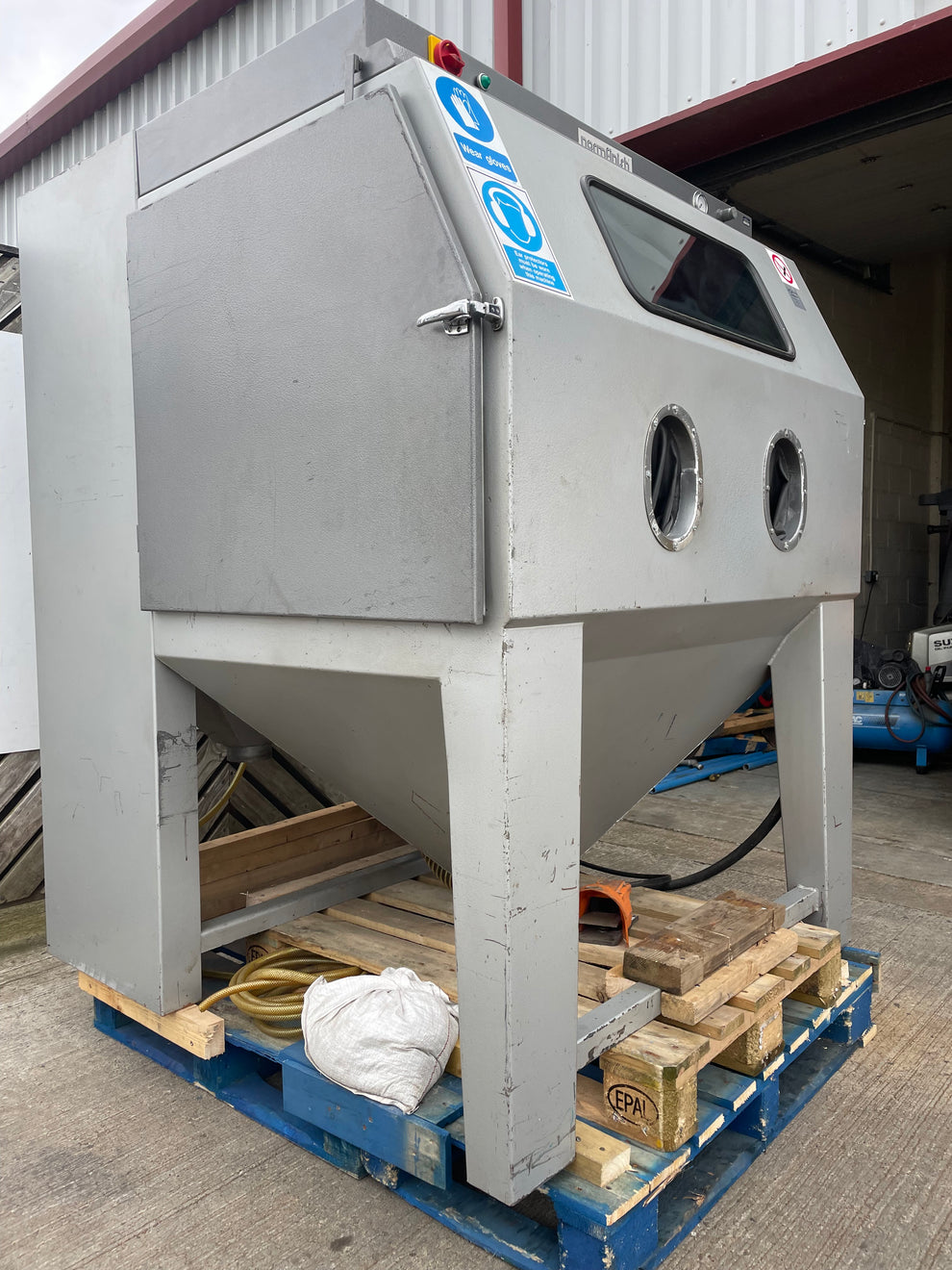 Normfinish Blast Cabinet Extraction / Blast Pot / Chamber - VERY LARGE ...
