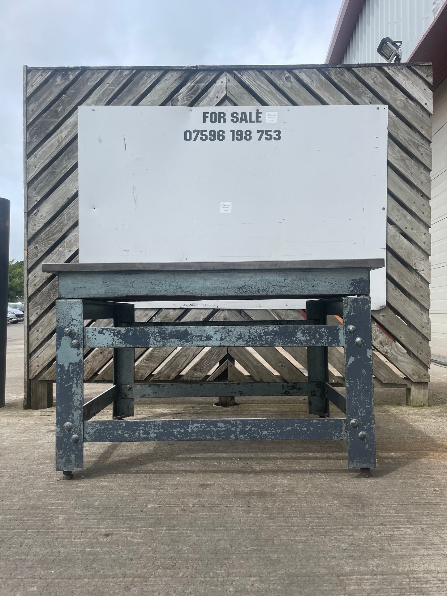 CROWN Cast Iron Engineers Surface Table marking out table - welding table