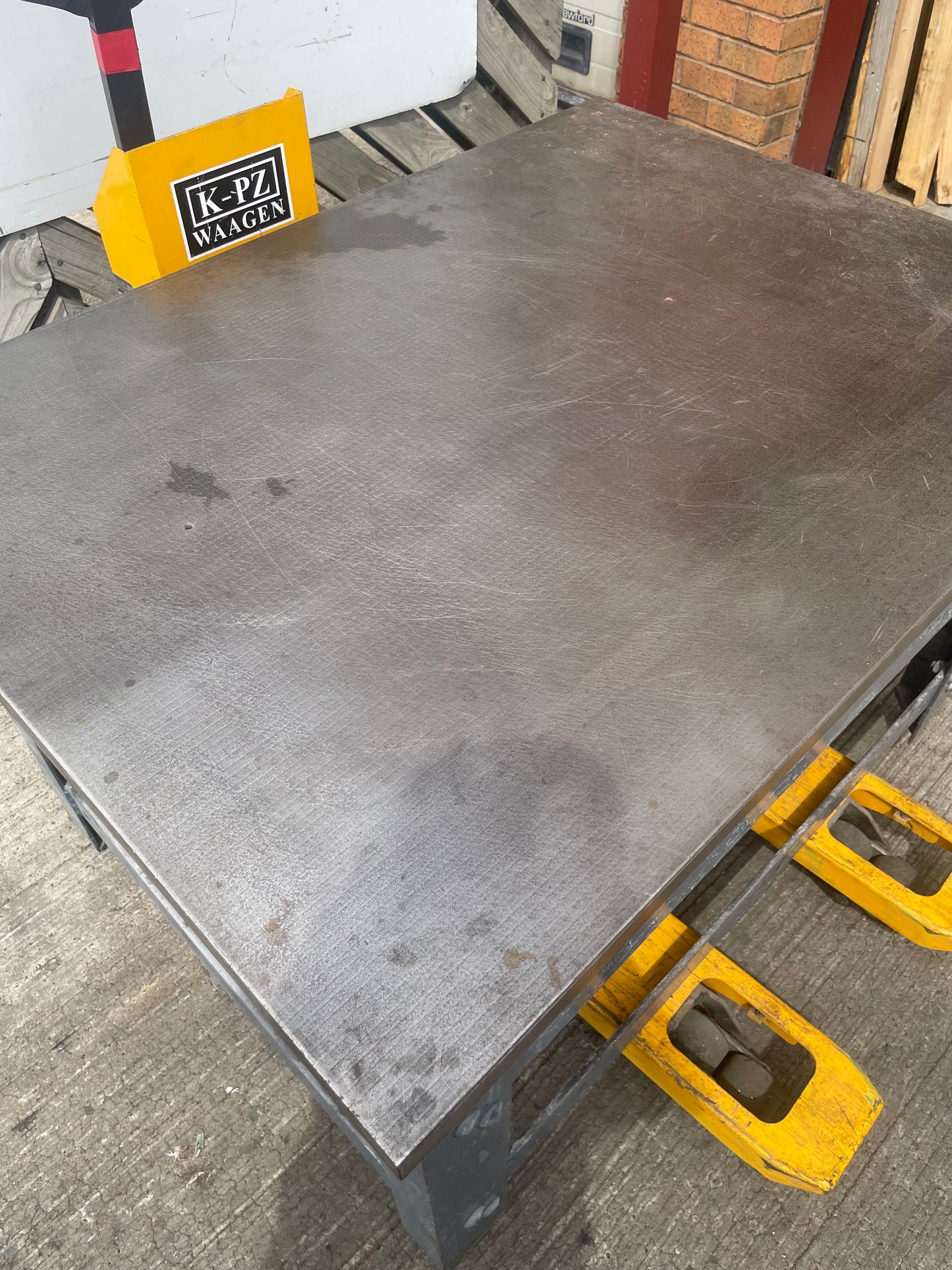 CROWN Cast Iron Engineers Surface Table marking out table - welding table