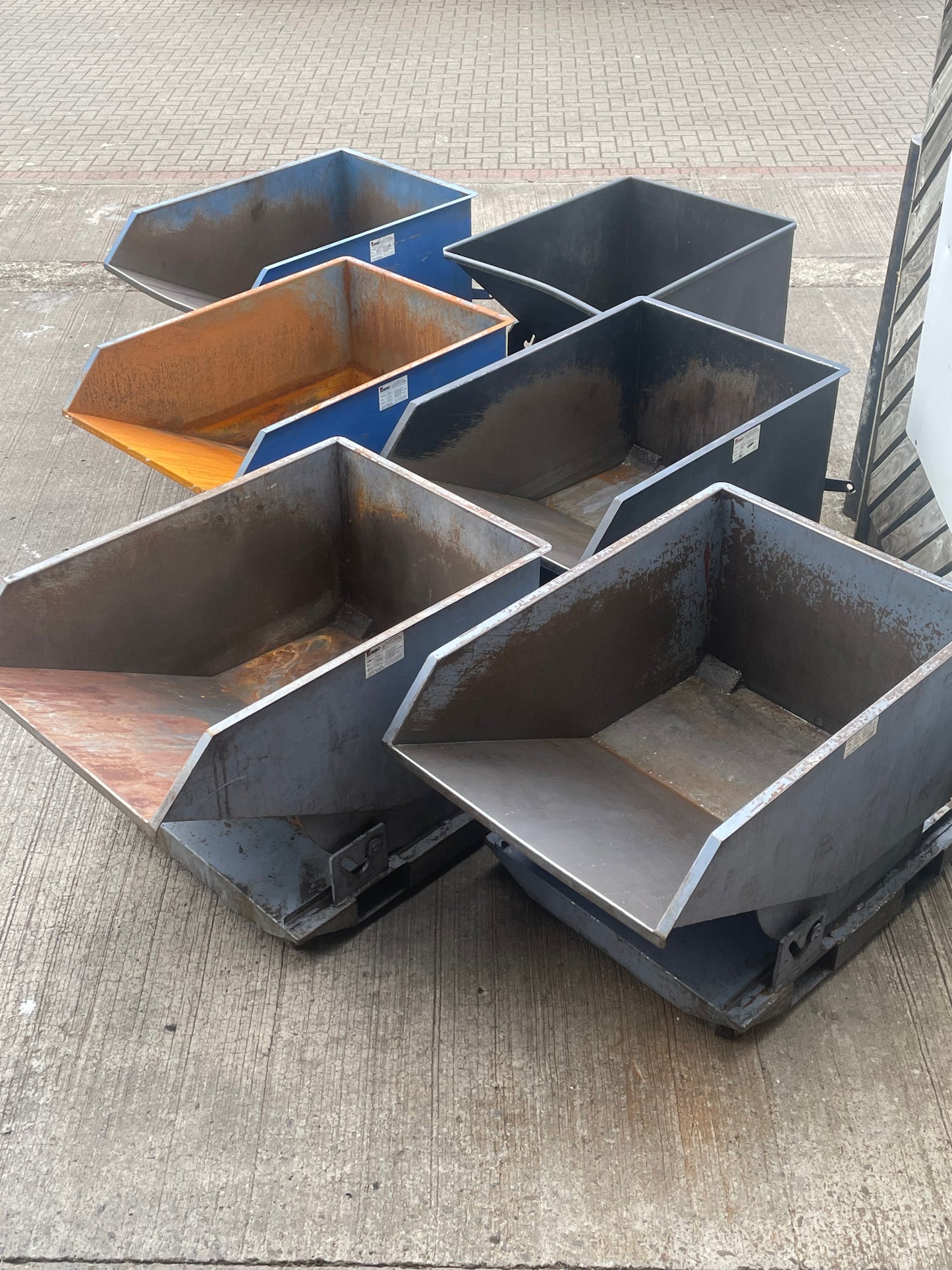 1 x Turbo Forklift Telehandler Tipping Skip ON WHEELS - 500KG ( Lot 2)