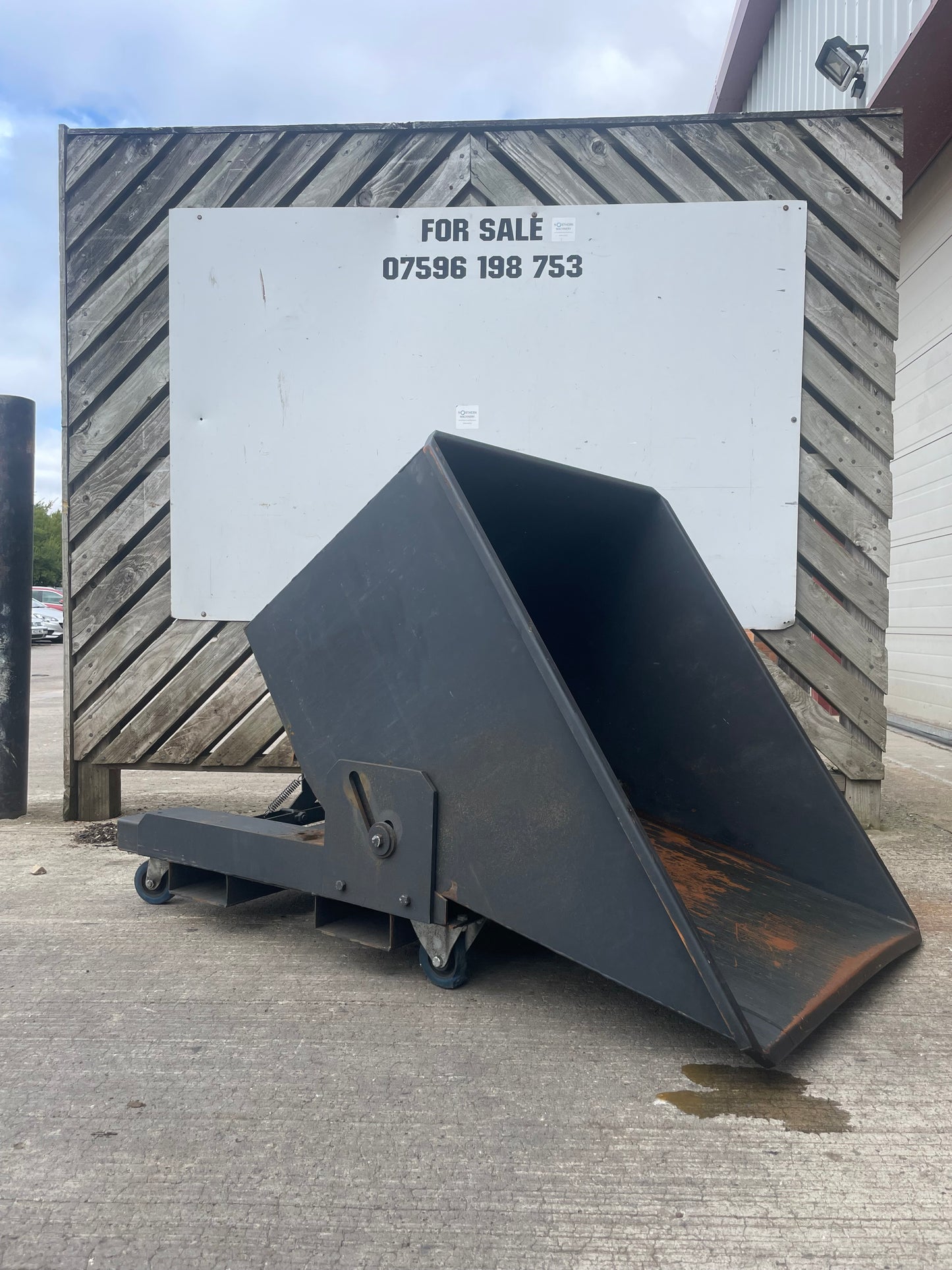 1 x Cromar Swarf hopper Tipping Skip On Wheels 500 Kg (Lot No4)