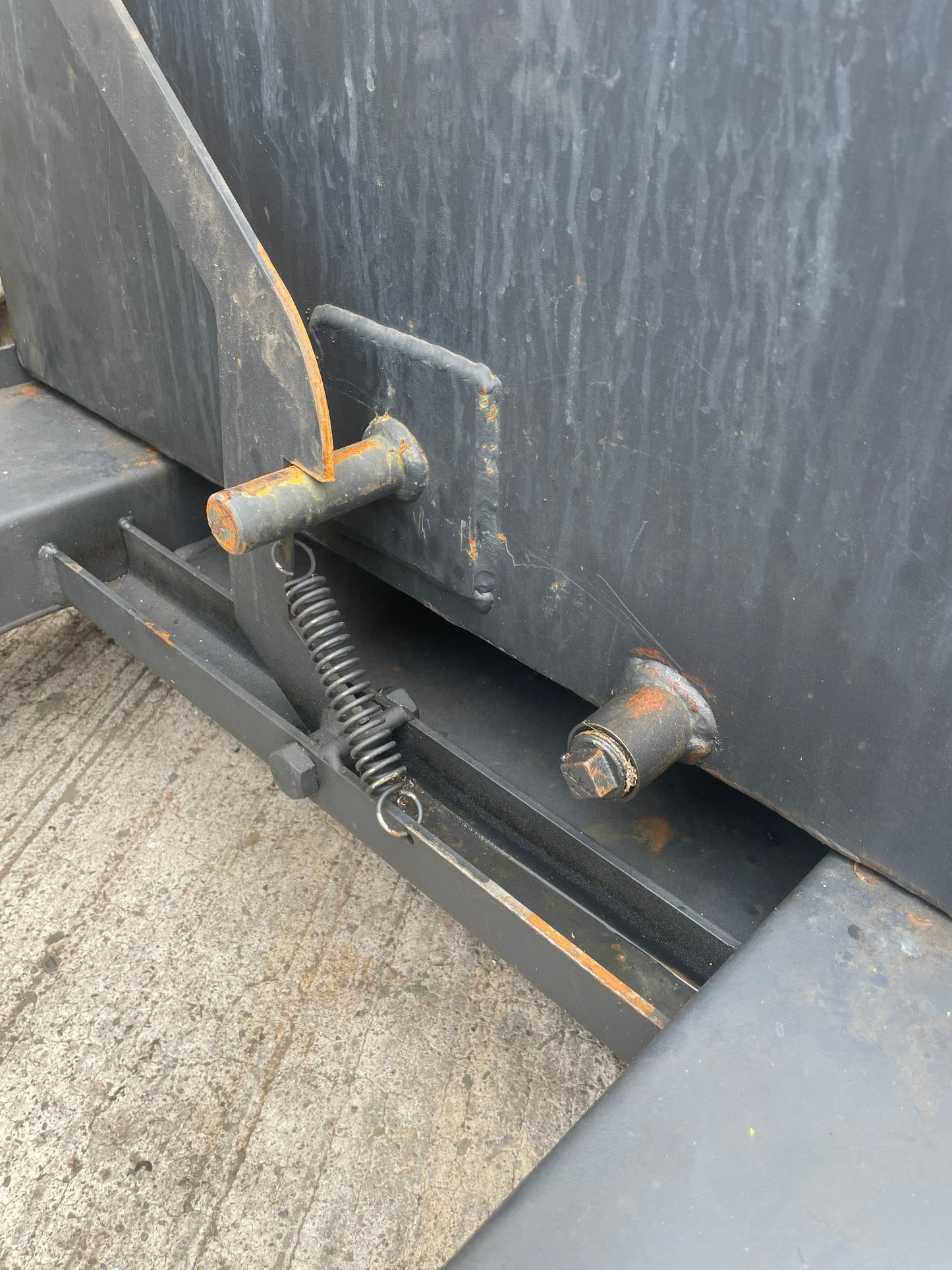 1 x Cromar Swarf hopper Tipping Skip On Wheels 500 Kg (Lot No4)