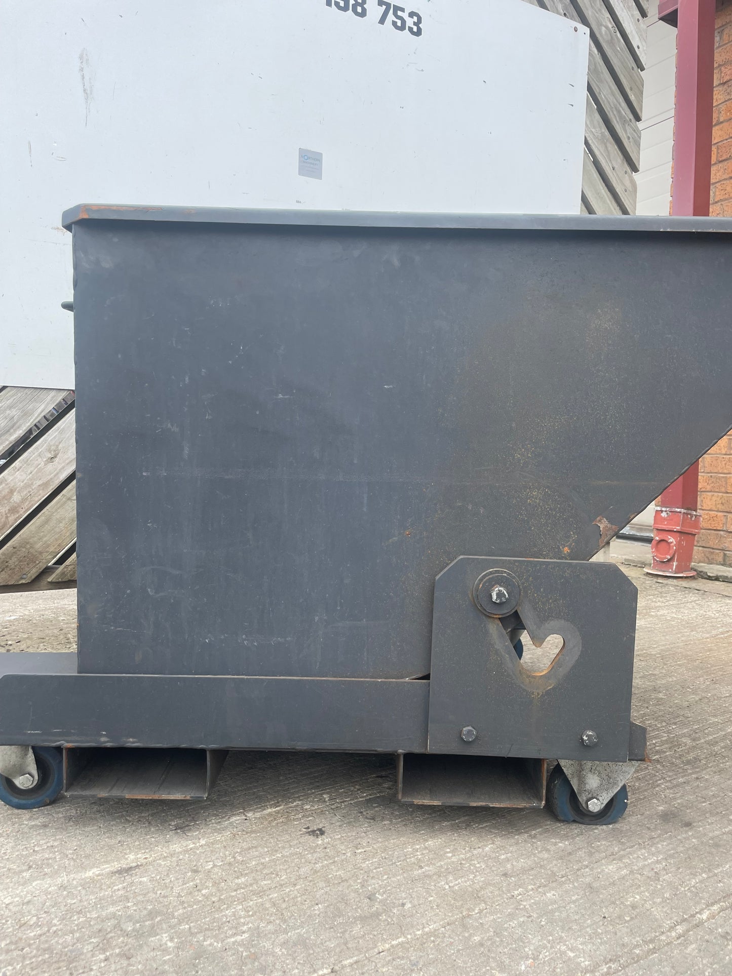 1 x Cromar Swarf hopper Tipping Skip On Wheels 500 Kg (Lot No4)