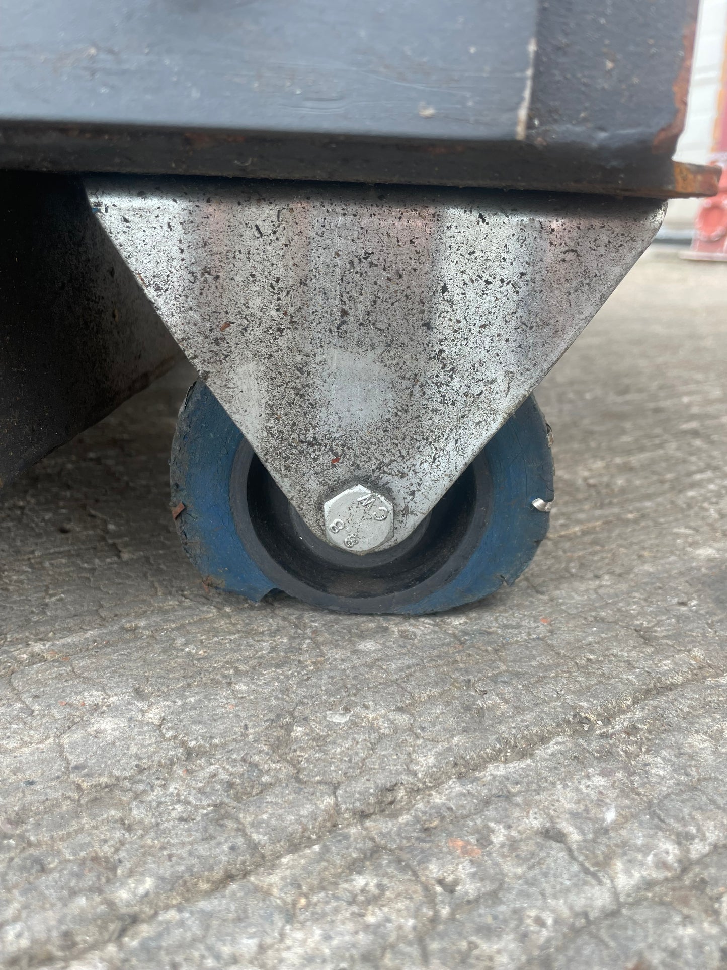 1 x Cromar Swarf hopper Tipping Skip On Wheels 500 Kg (Lot No4)