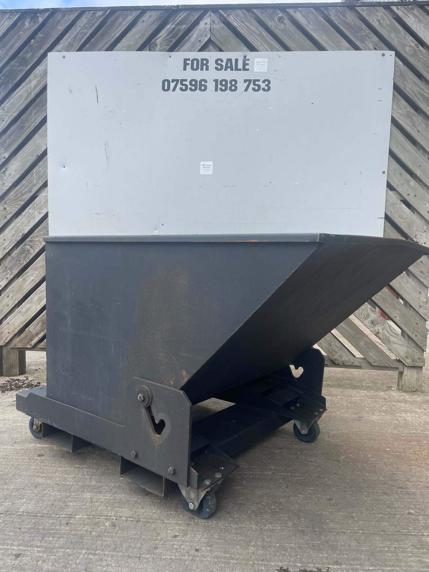 1 x Cromar Swarf hopper Tipping Skip On Wheels 500 Kg (Lot No4)