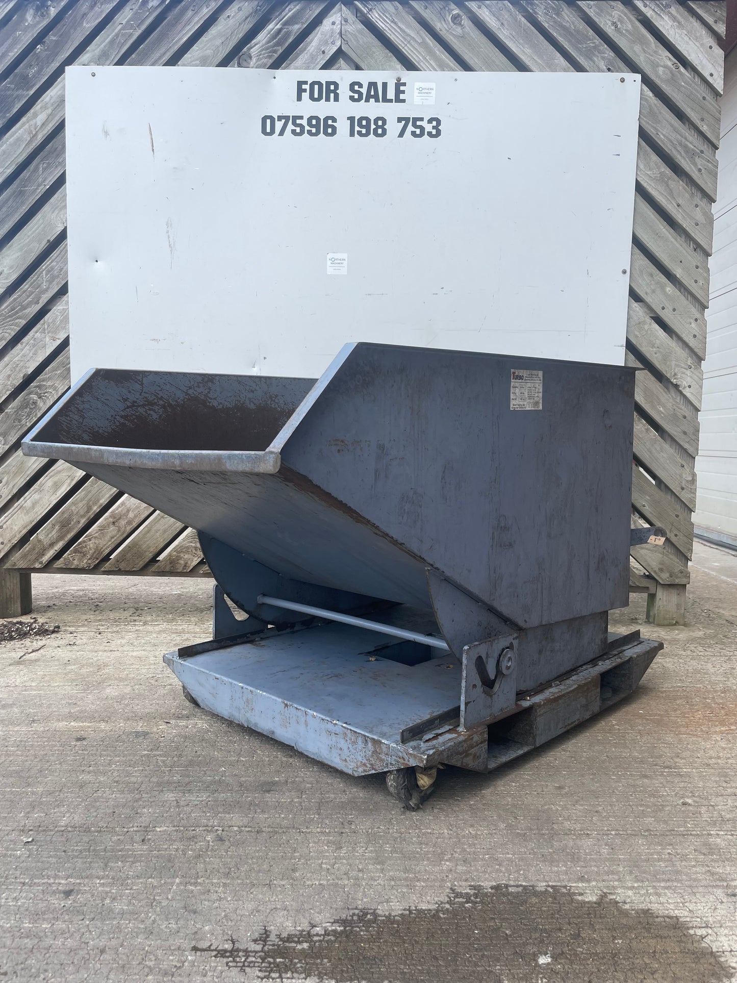 1 x Turbo Forklift Telehandler Tipping Skip ON WHEELS - 500KG ( Lot 2)