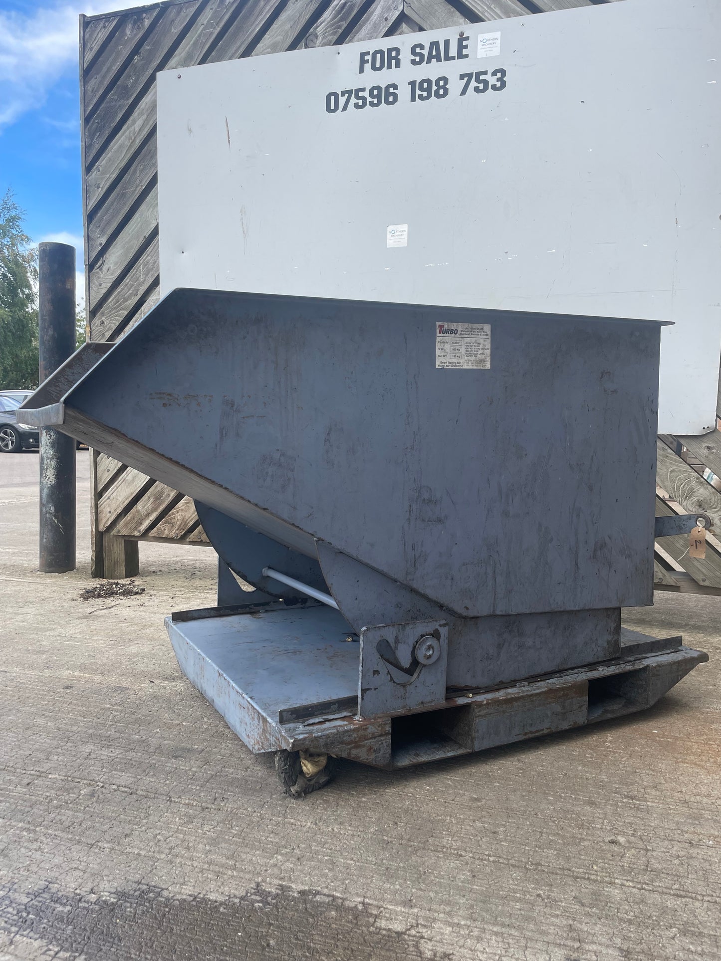 1 x Turbo Forklift Telehandler Tipping Skip ON WHEELS - 500KG ( Lot 2)