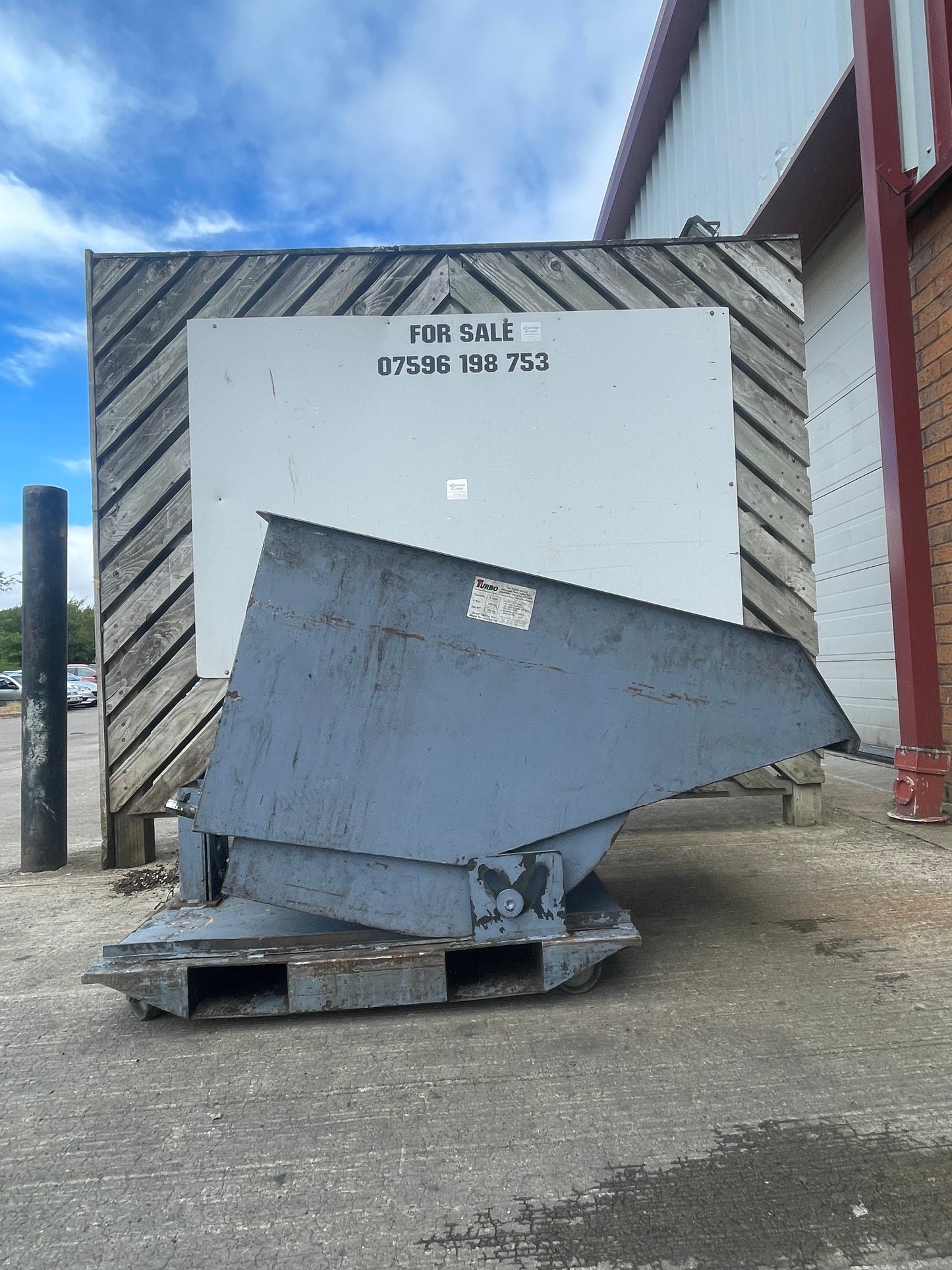 1 x Turbo Forklift Telehandler Tipping Skip ON WHEELS - 500KG ( Lot 2)
