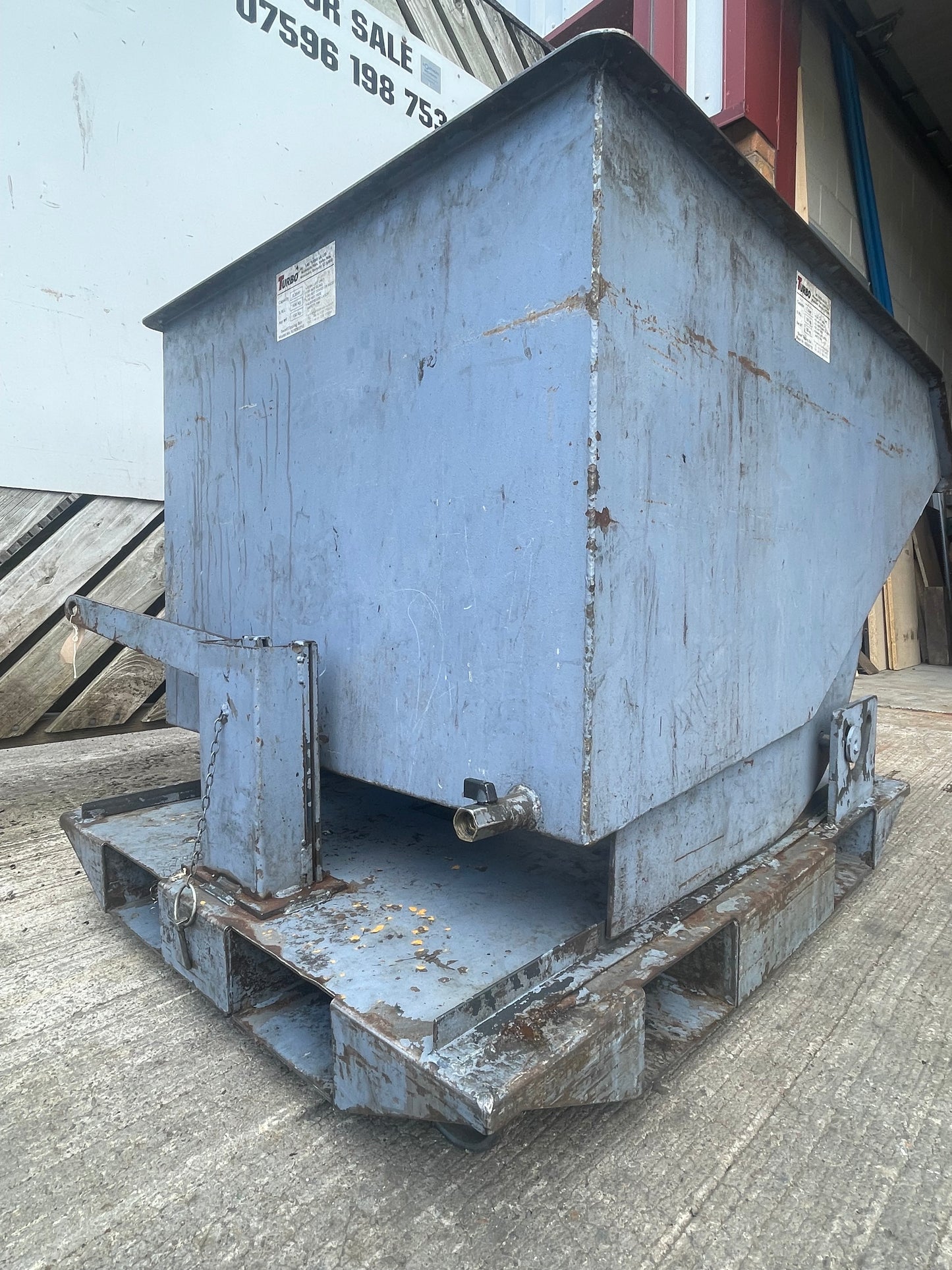 1 x Turbo Forklift Telehandler Tipping Skip ON WHEELS - 500KG ( Lot 2)