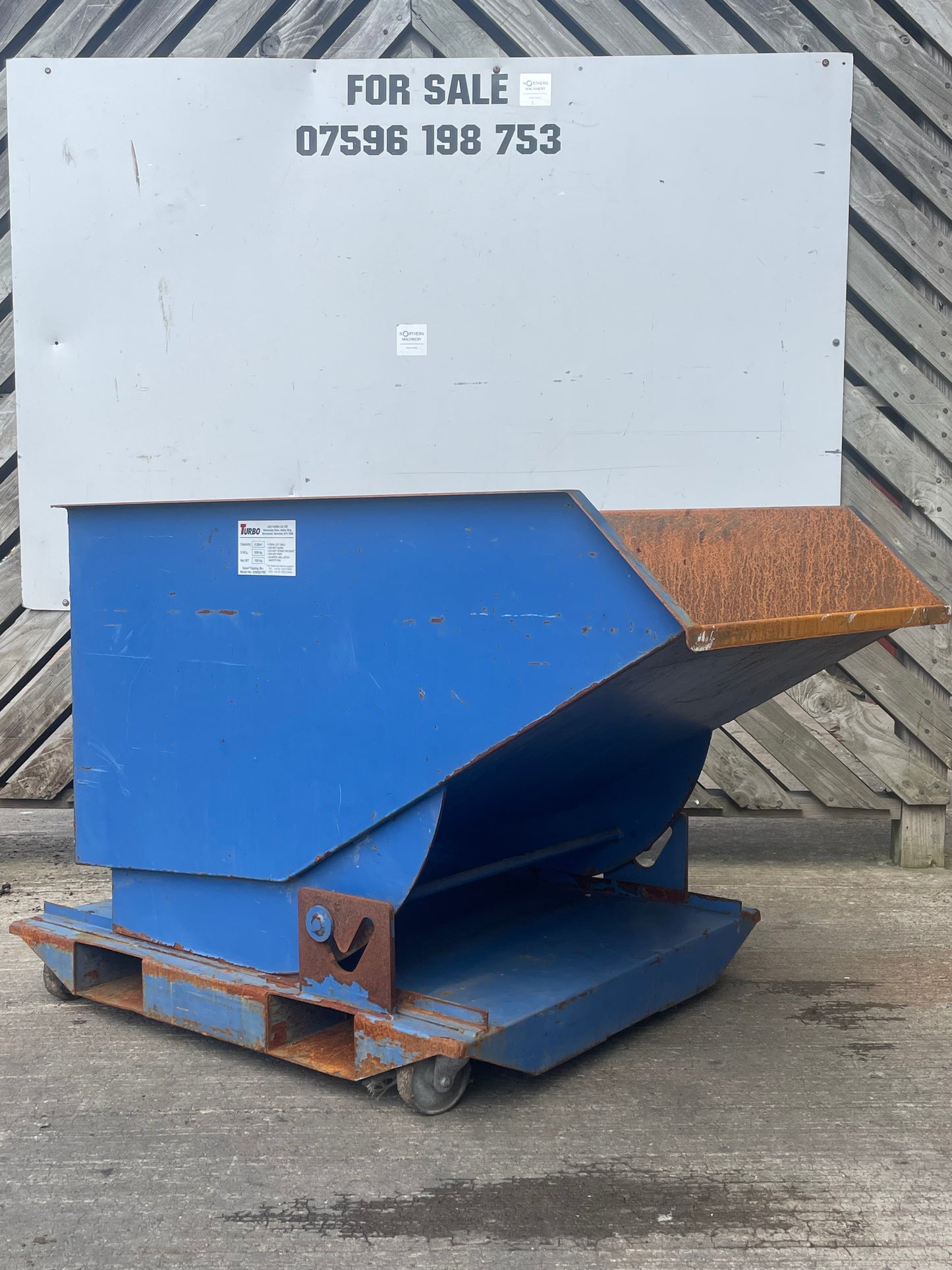 1 x Turbo Forklift Tipping Skip Bin Handle Release On Wheels 500 Kg