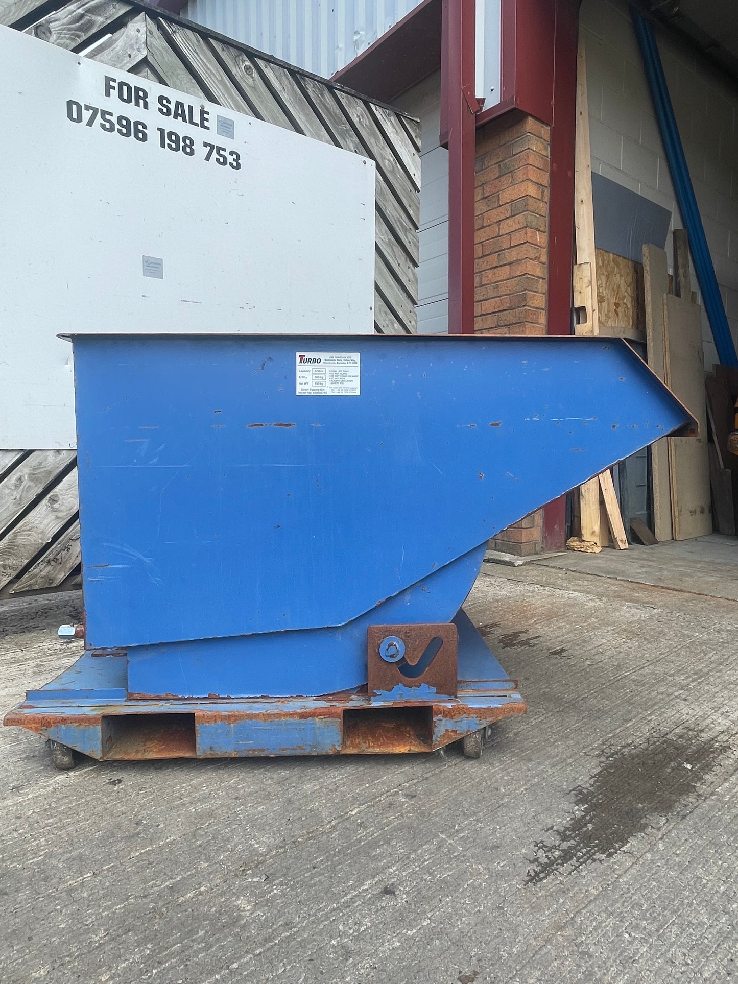 1 x Turbo Forklift Tipping Skip Bin Handle Release On Wheels 500 Kg