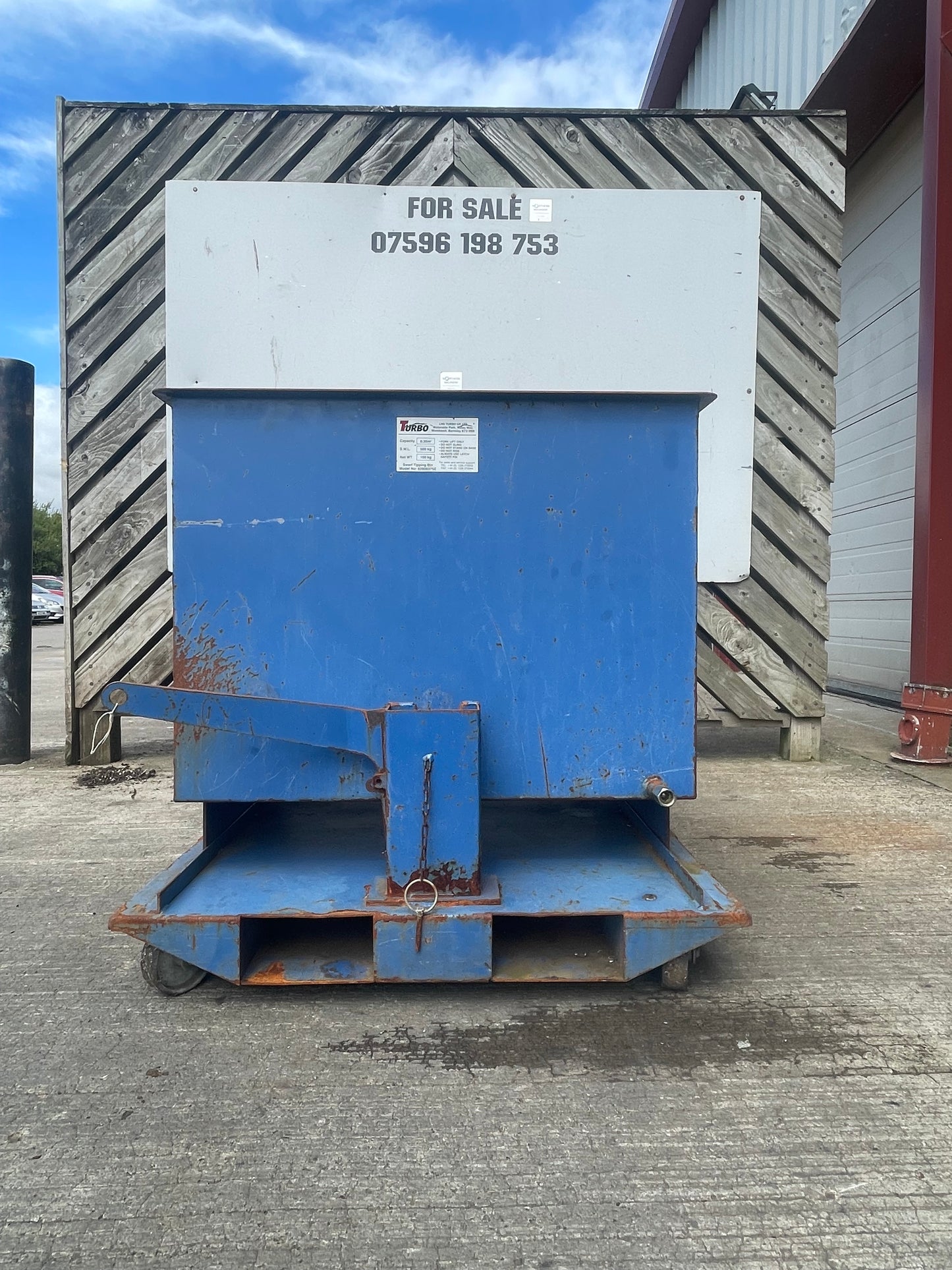 1 x Turbo Forklift Tipping Skip Bin Handle Release On Wheels 500 Kg