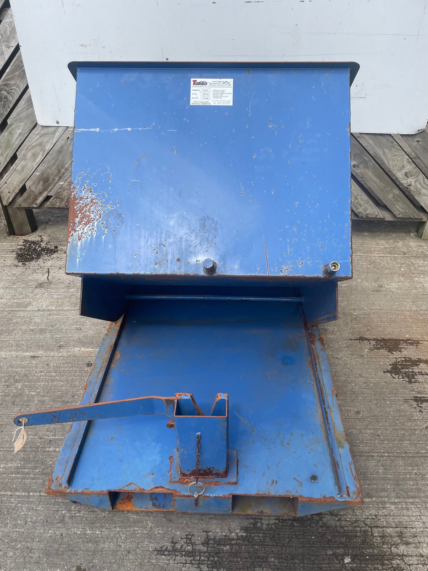 1 x Turbo Forklift Tipping Skip Bin Handle Release On Wheels 500 Kg