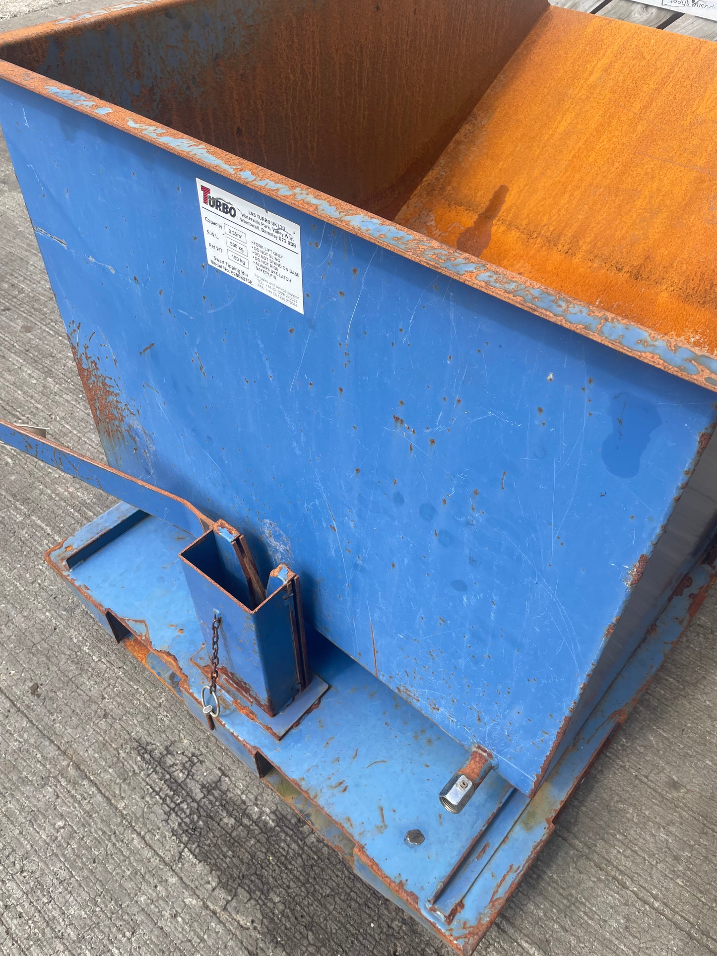 1 x Turbo Forklift Tipping Skip Bin Handle Release On Wheels 500 Kg