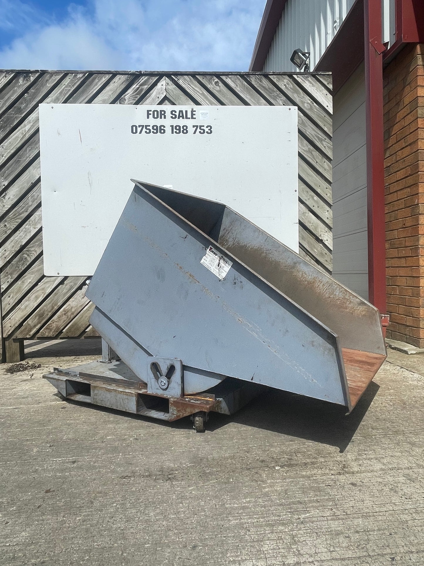 1 X Turbo Swarf Tipping Bin, Forklift Tipping Skip 500 Kg On Wheels ( Lot 1 )