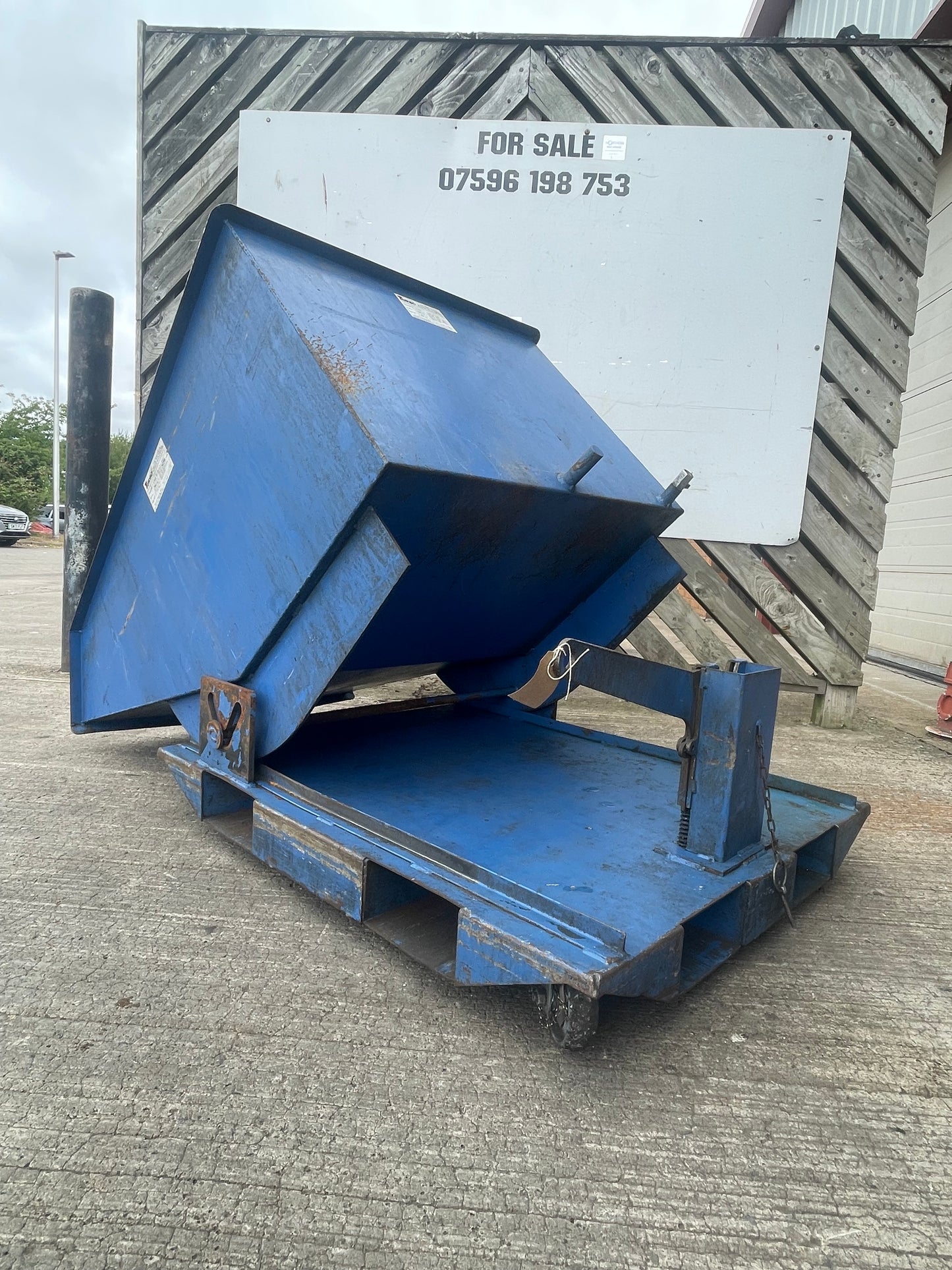 1 x Turbo Forklift Tipping Skip waste Bin Recycling Skip on wheels 500 Kg